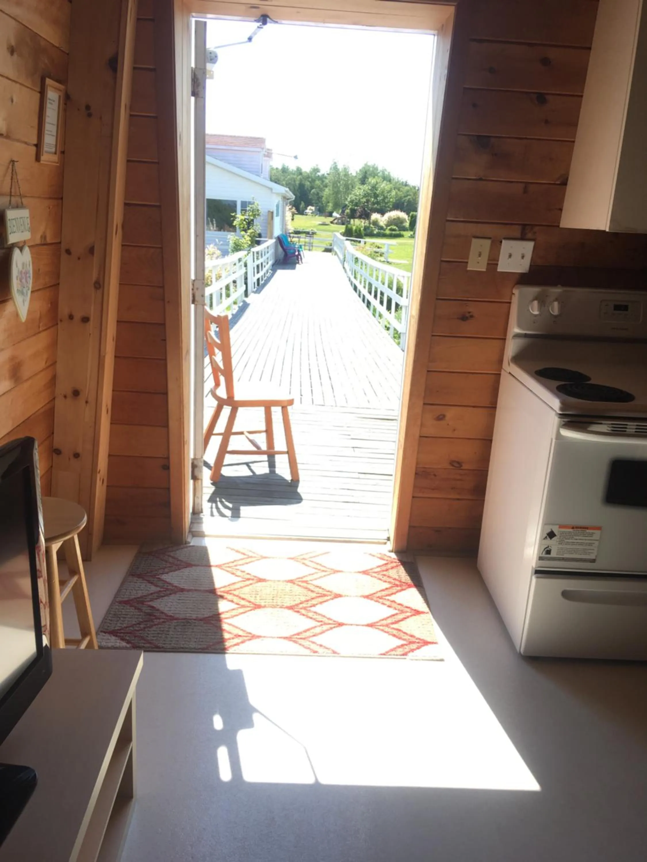 Day in Baywatch Lighthouse Cottages & Motel