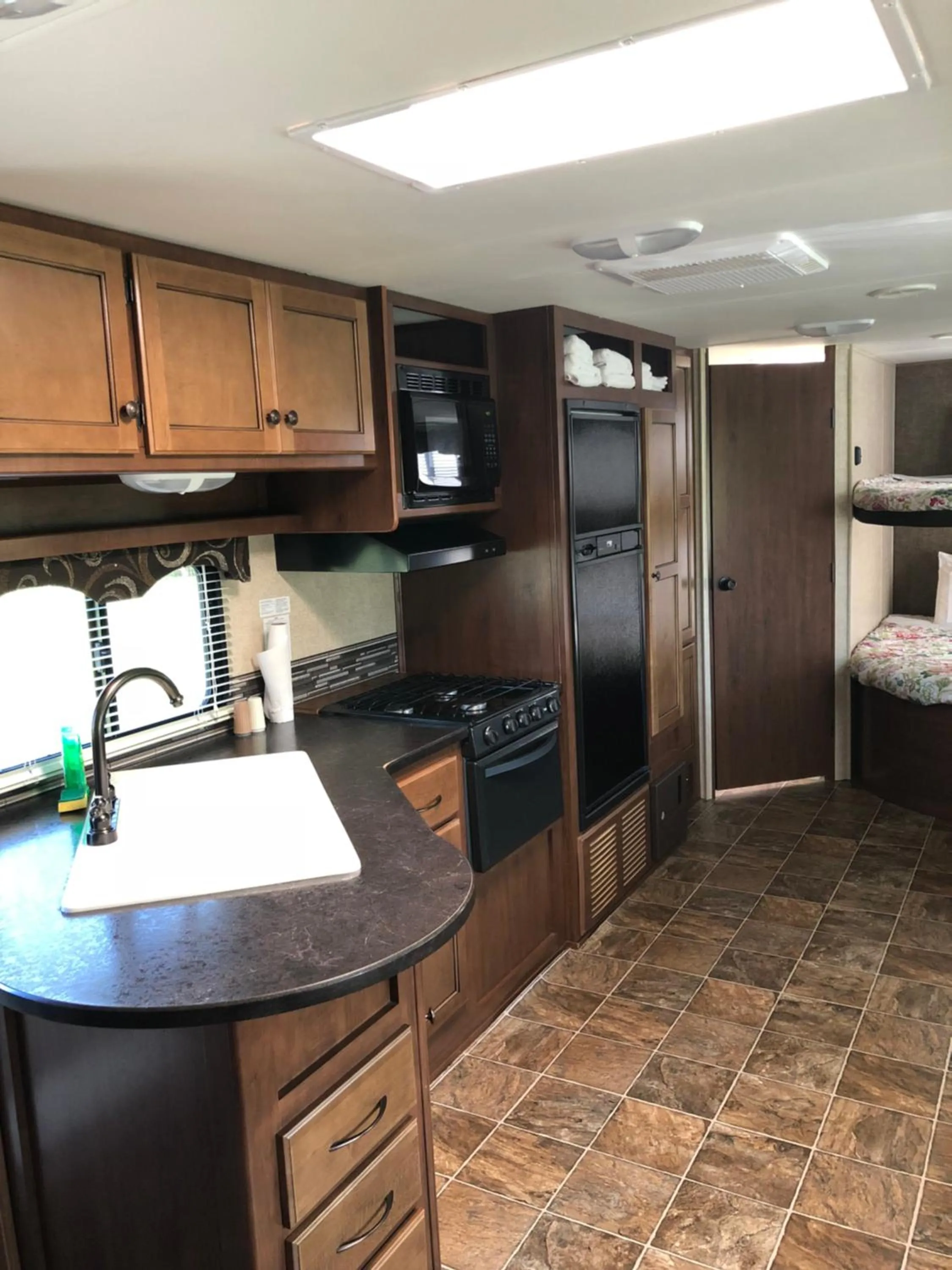 Kitchen or kitchenette in Baywatch Lighthouse Cottages & Motel
