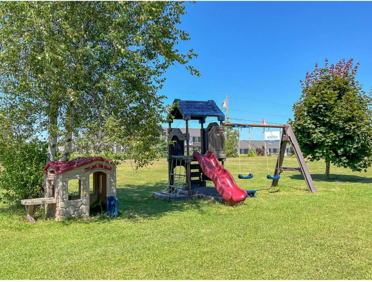 Children play ground in Baywatch Lighthouse Cottages & Motel