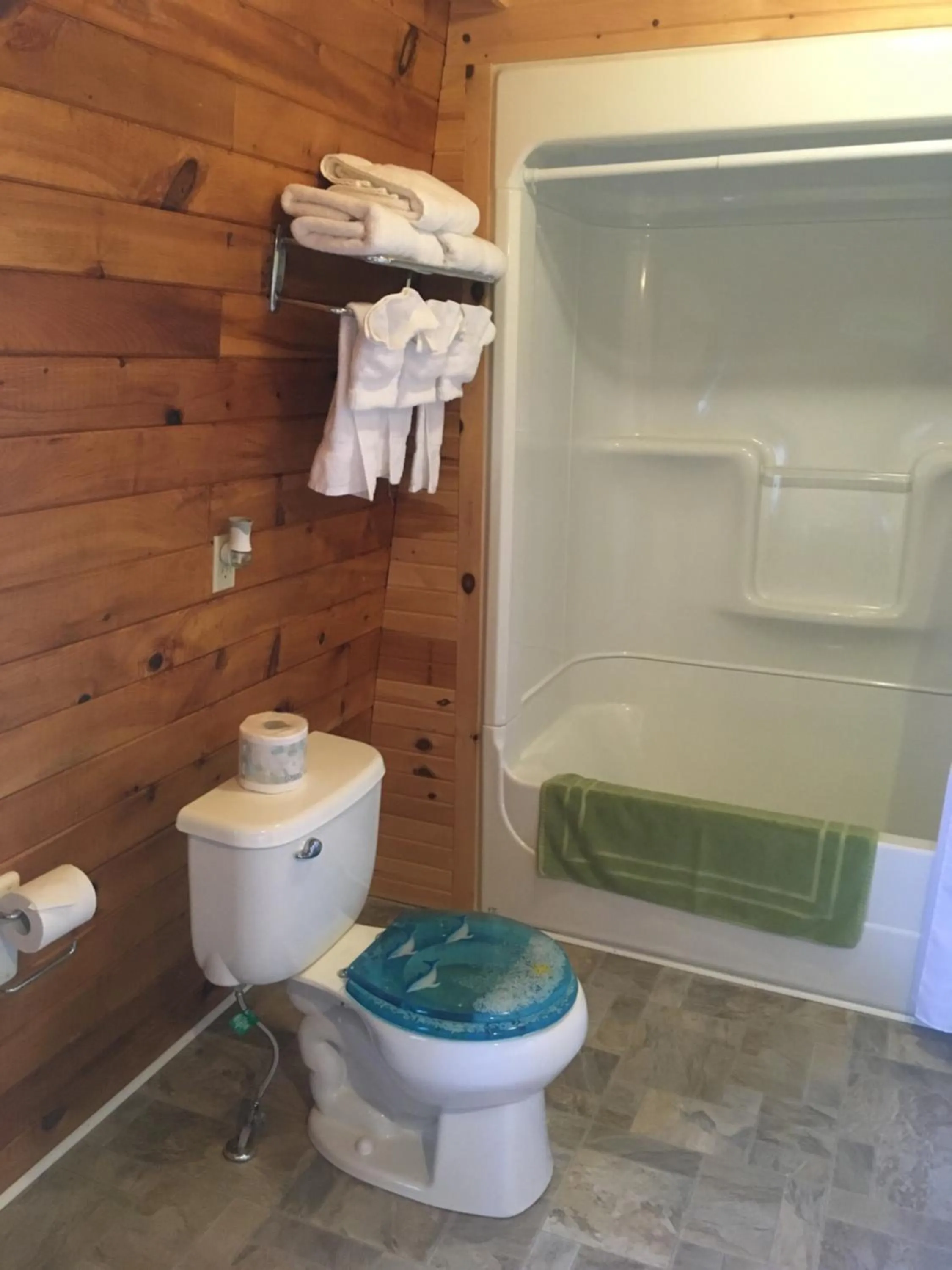 Shower in Baywatch Lighthouse Cottages & Motel