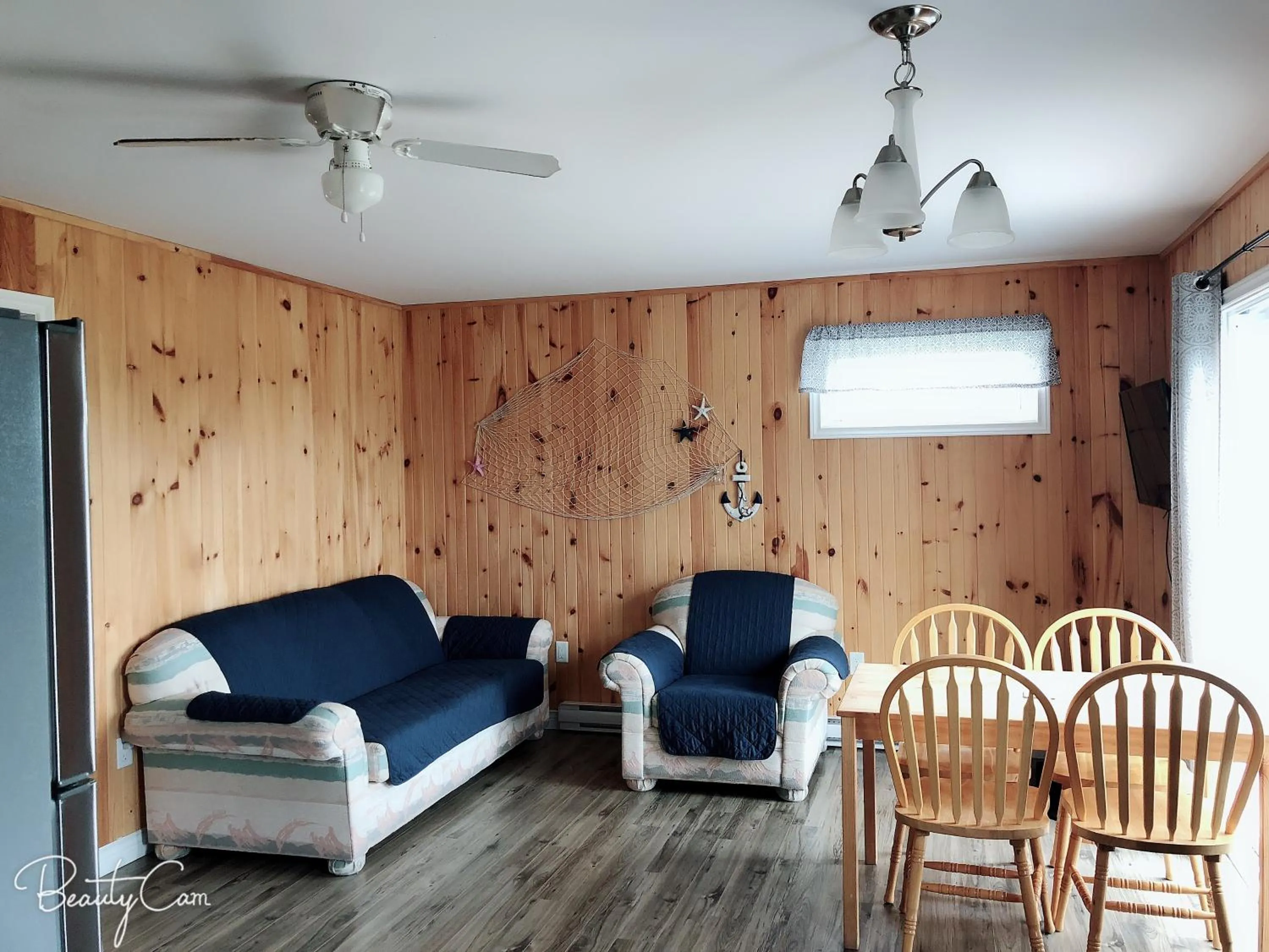 Living room in Baywatch Lighthouse Cottages & Motel