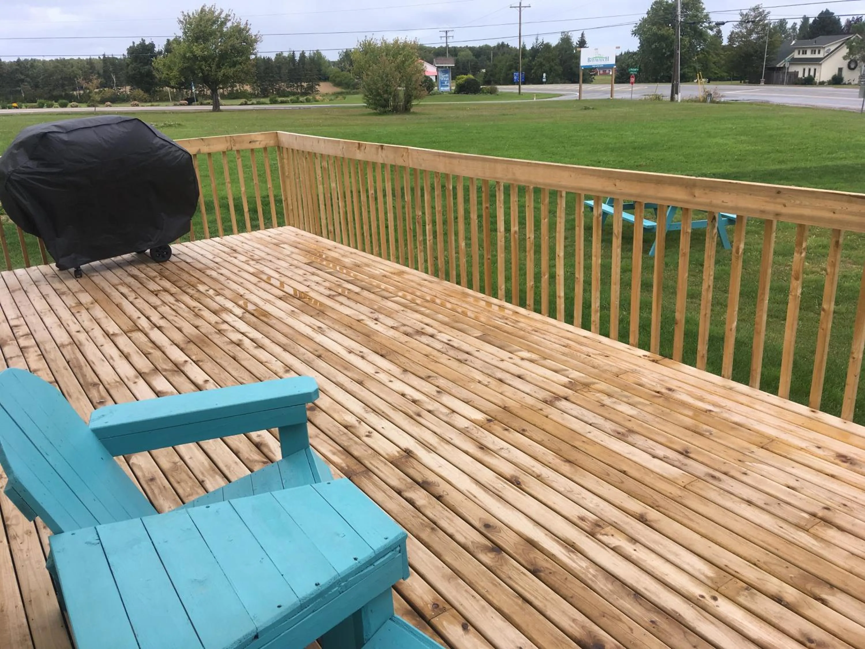 Patio in Baywatch Lighthouse Cottages & Motel
