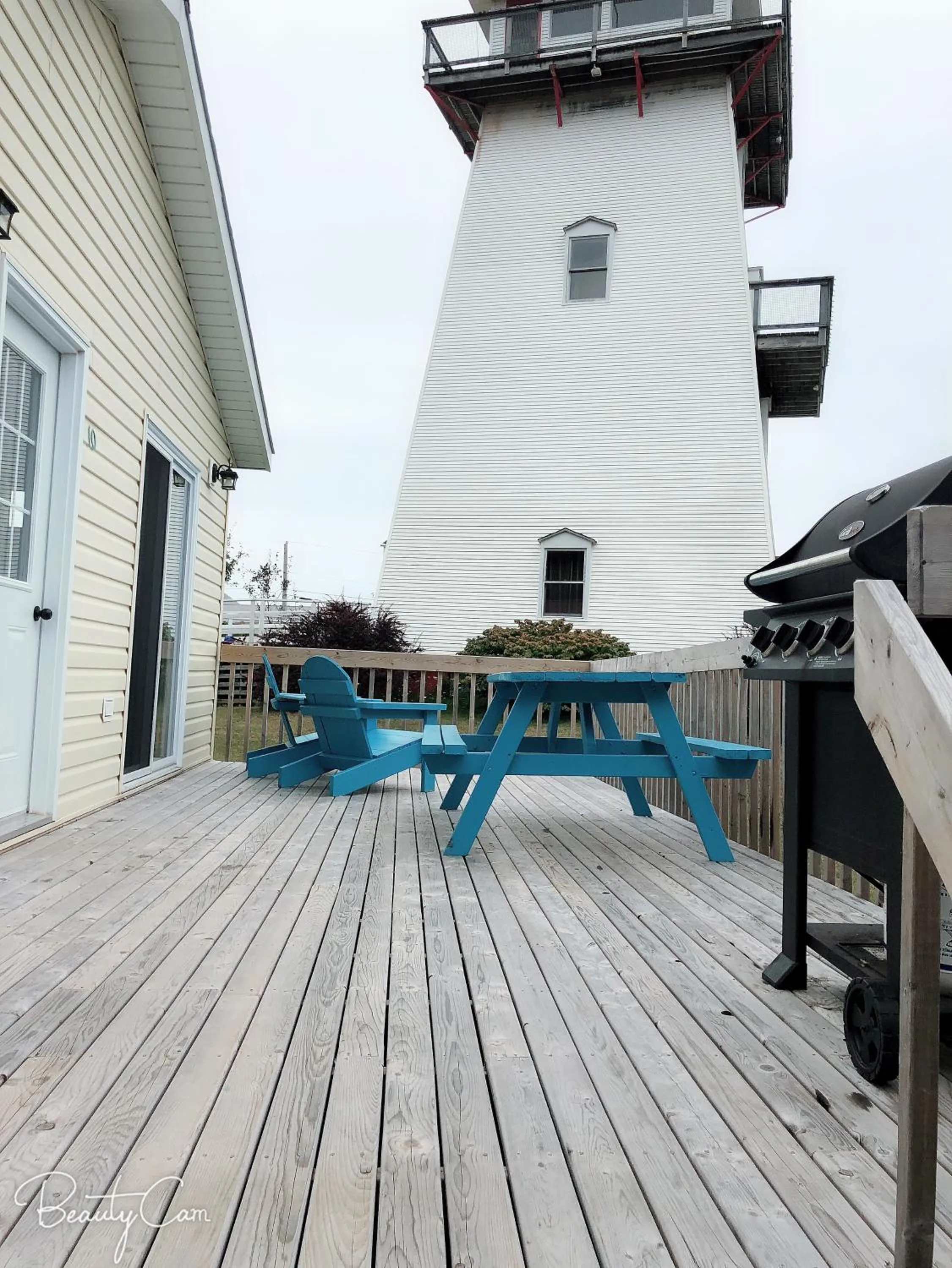 Patio in Baywatch Lighthouse Cottages & Motel