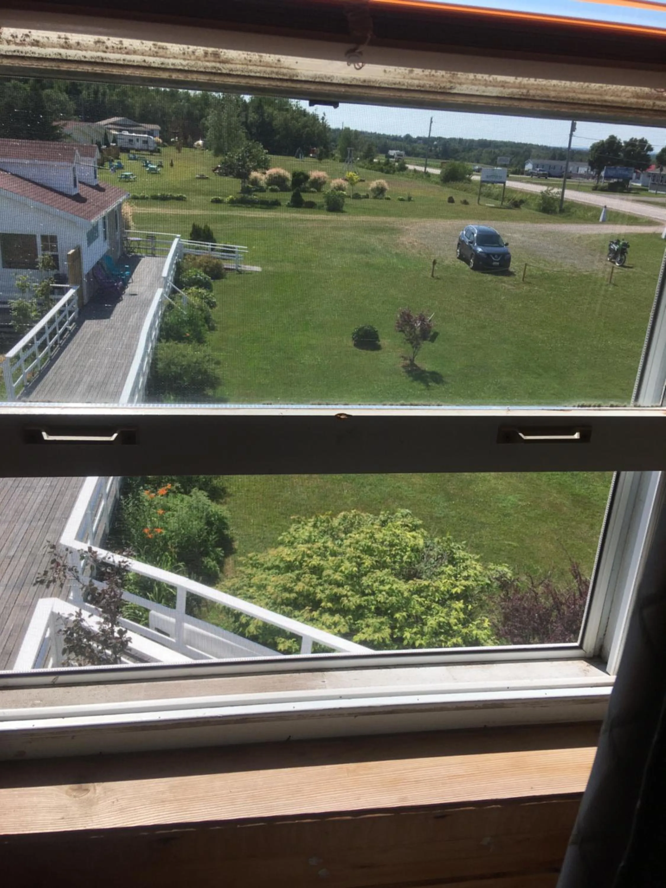 Spring in Baywatch Lighthouse Cottages & Motel