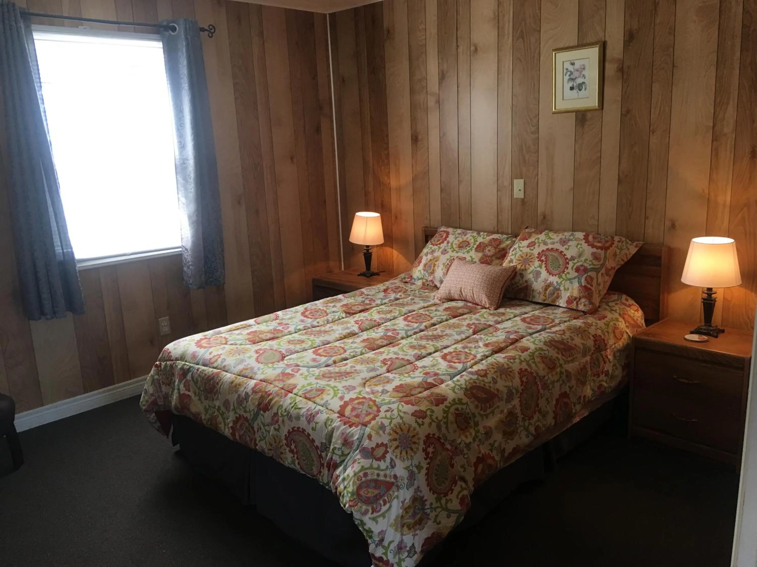 Bedroom, Bed in Baywatch Lighthouse Cottages & Motel