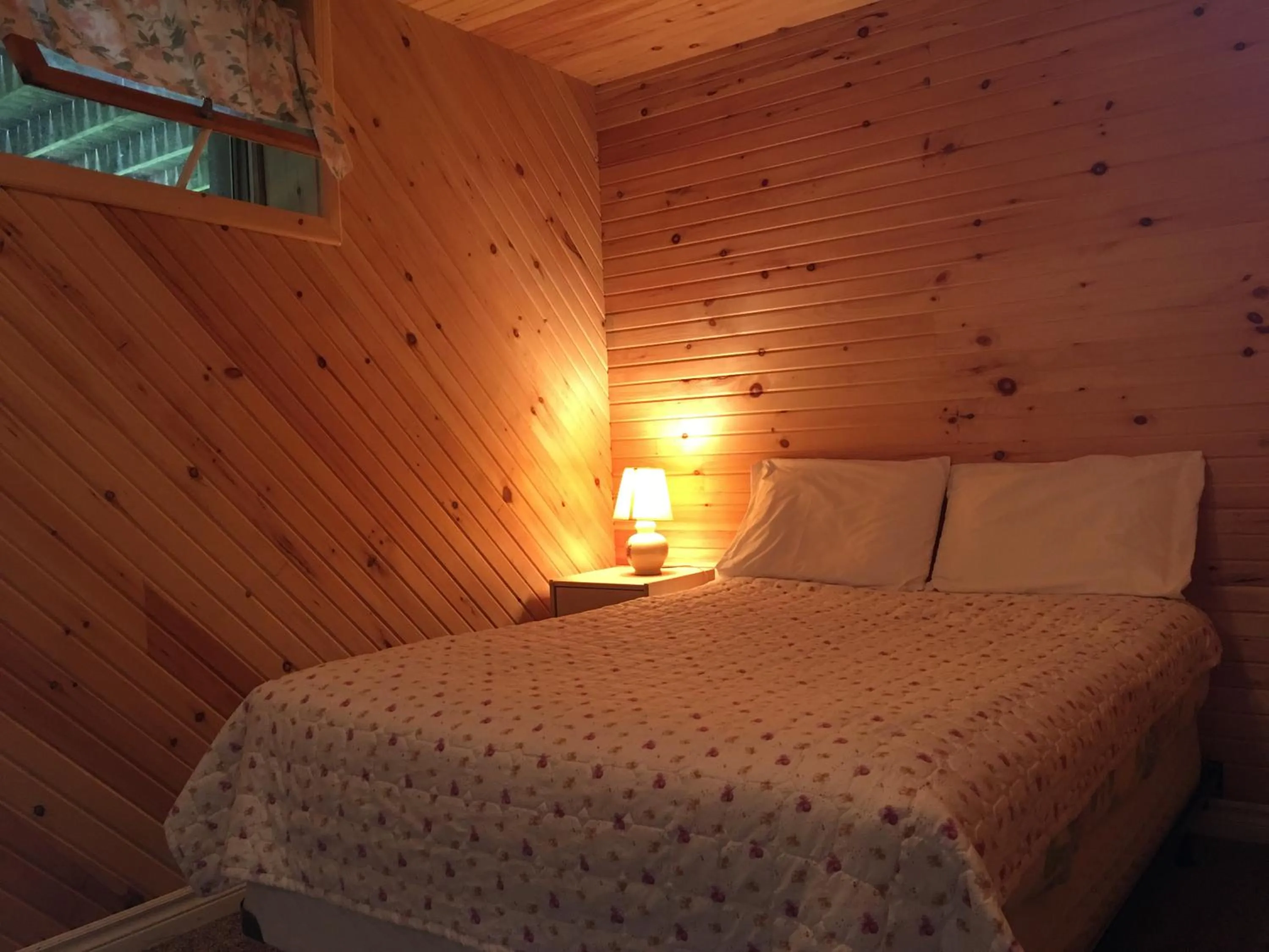 Bed in Baywatch Lighthouse Cottages & Motel