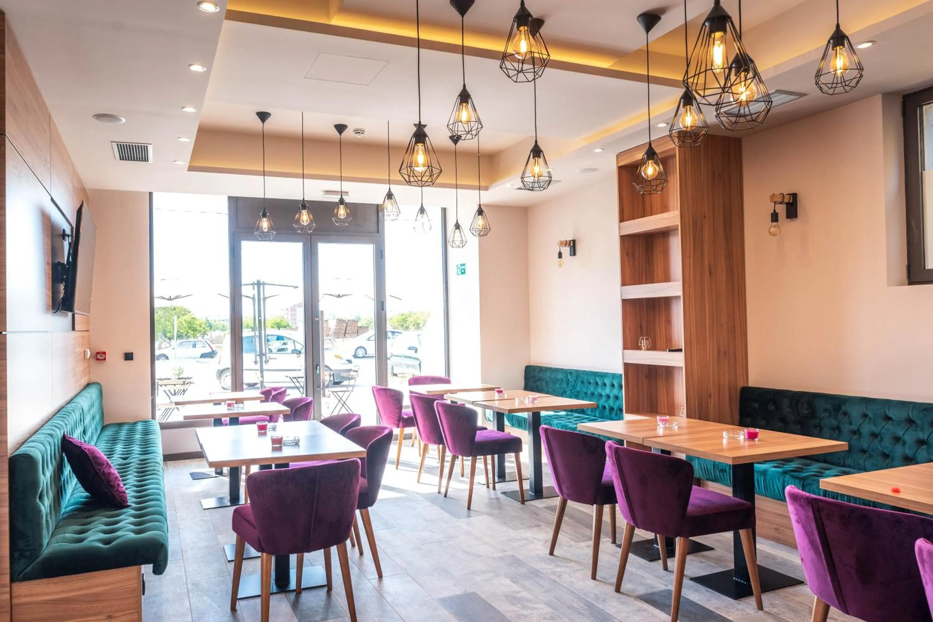 Restaurant/places to eat in Hotel Aloha