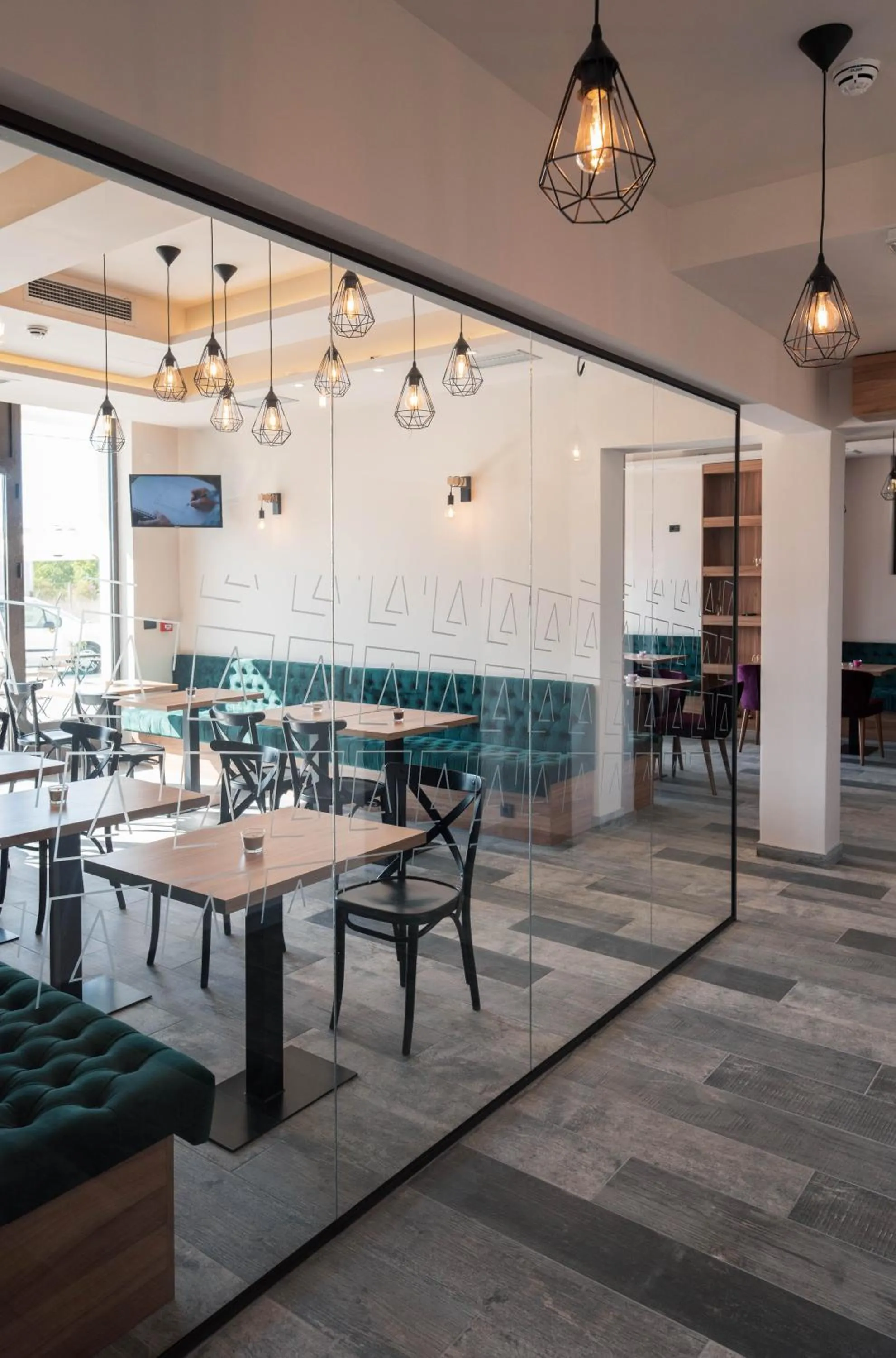 Restaurant/places to eat in Hotel Aloha