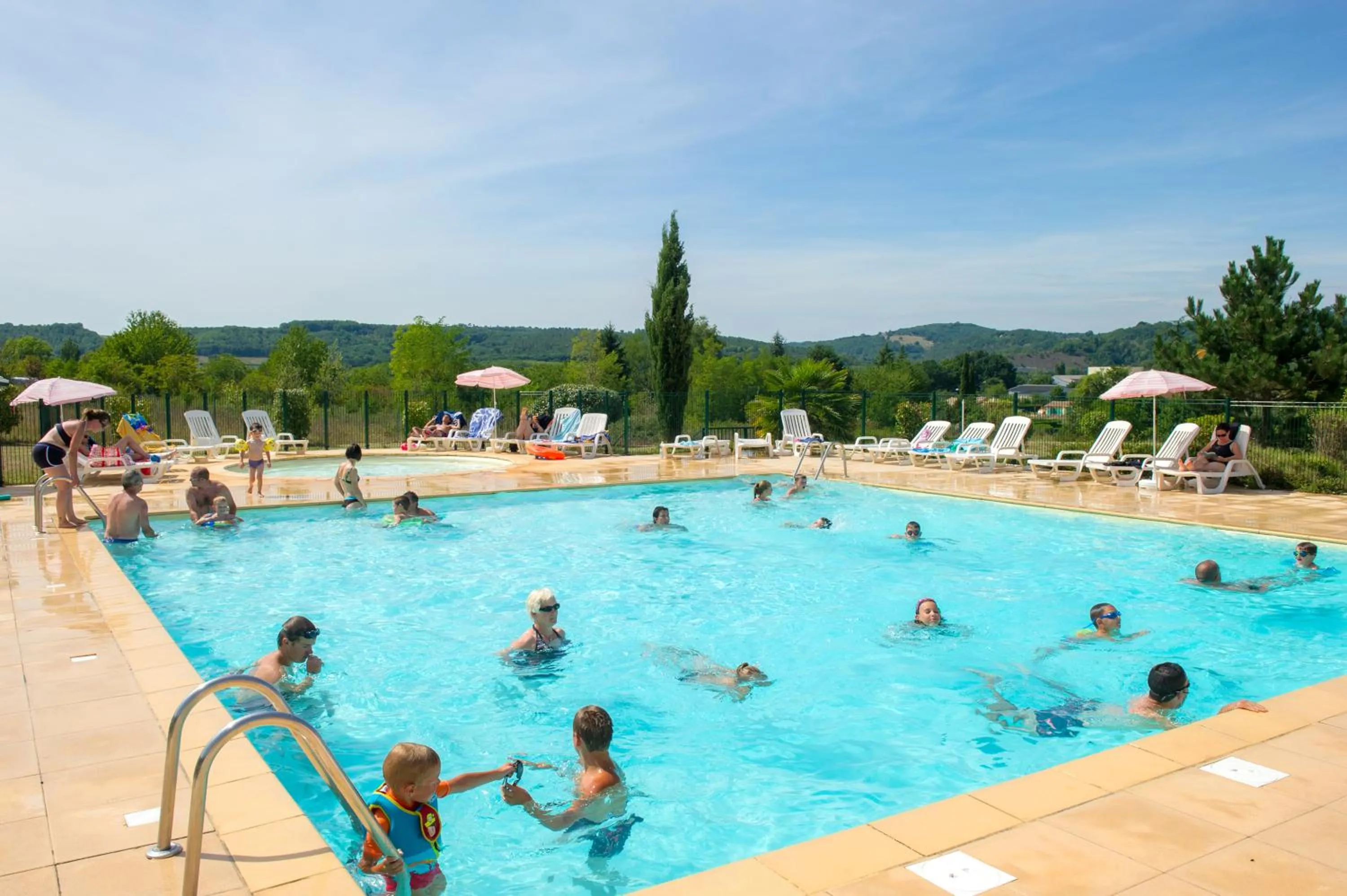 Swimming pool in Résidence Goélia Le Hameau de la Vézère