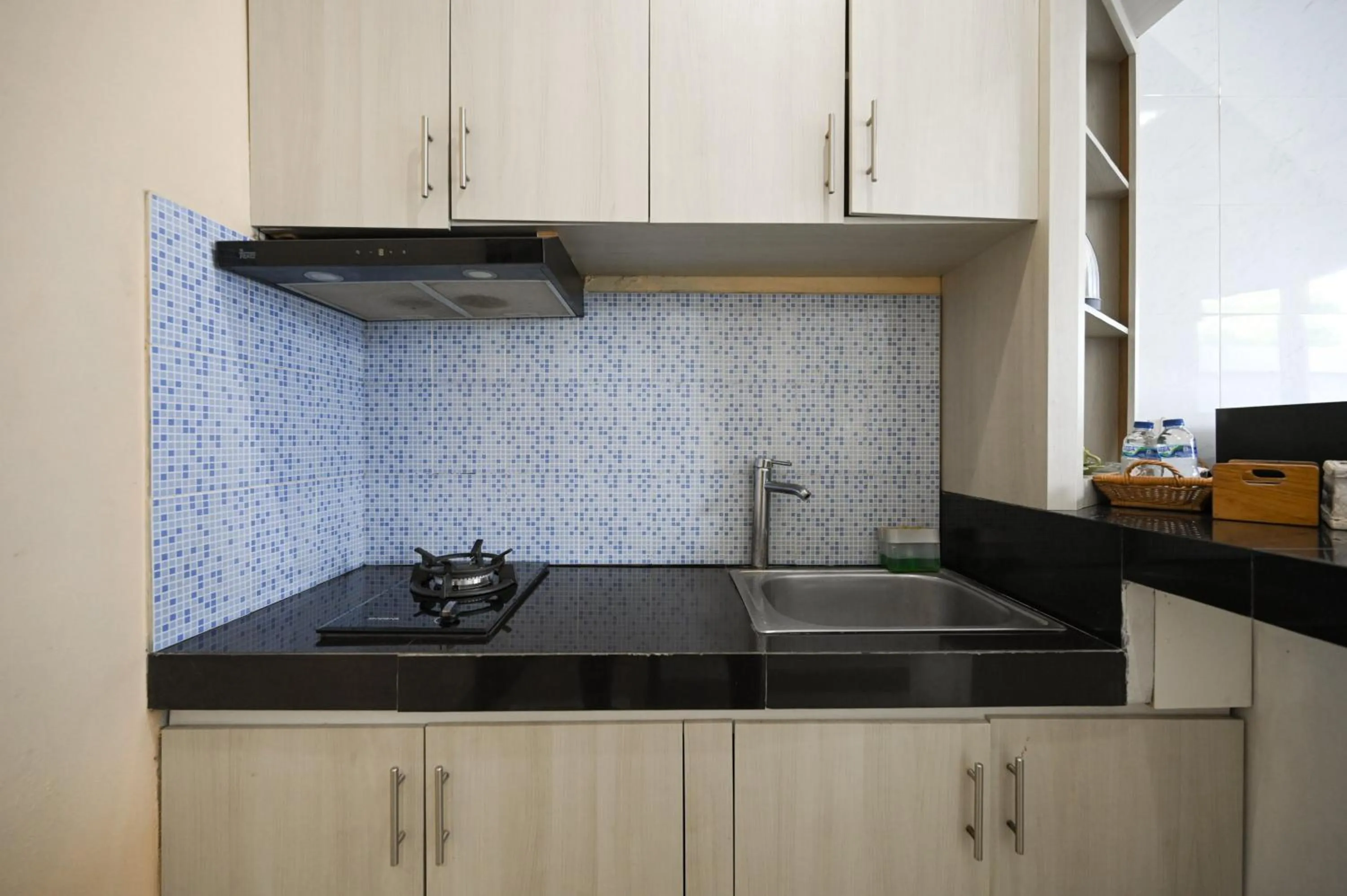 Kitchen or kitchenette in Hoki Villa by Urbanview Villa