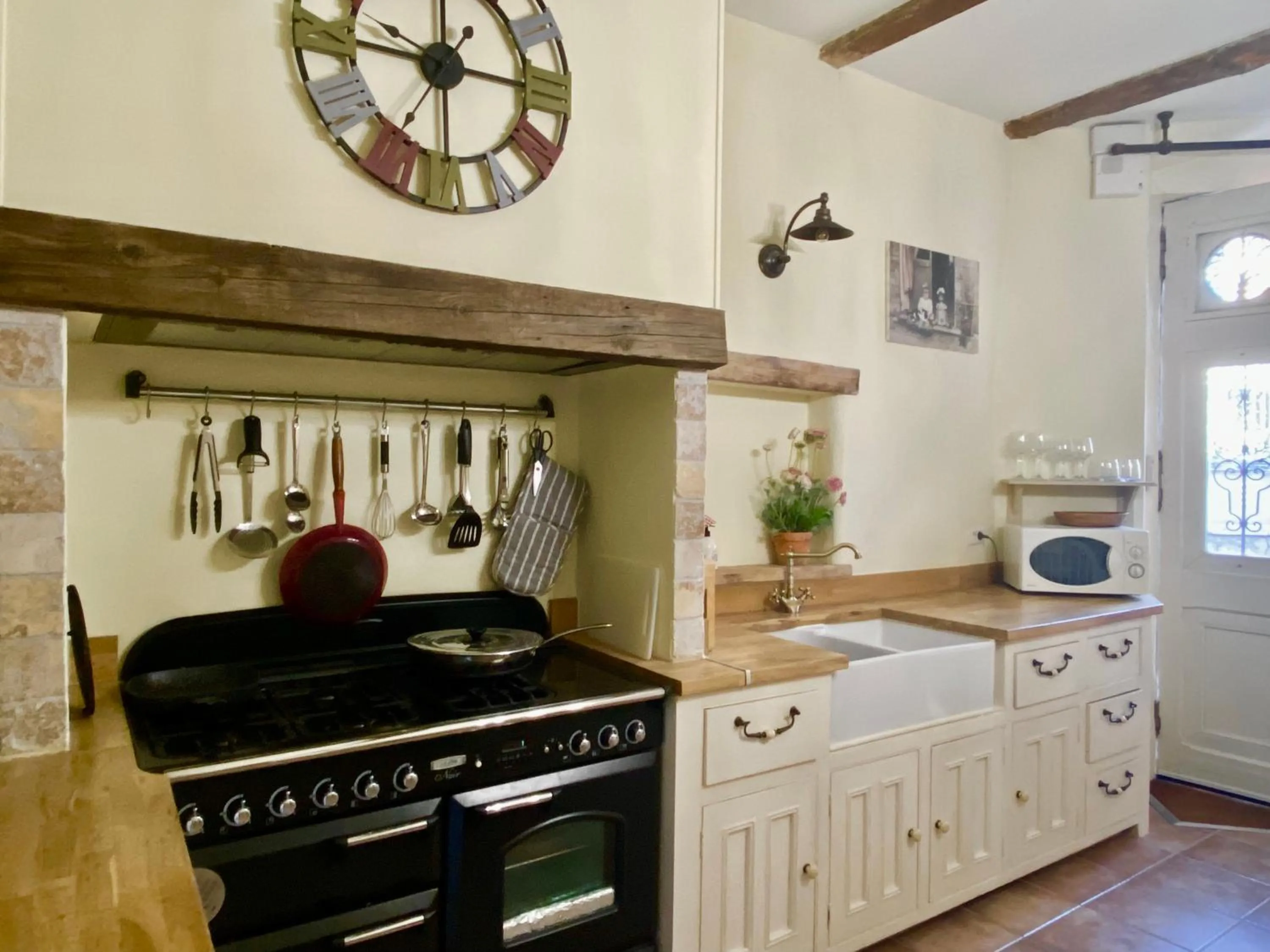 Kitchen or kitchenette in Sainte-Hélène Chambres d'Hôtes & Appartement