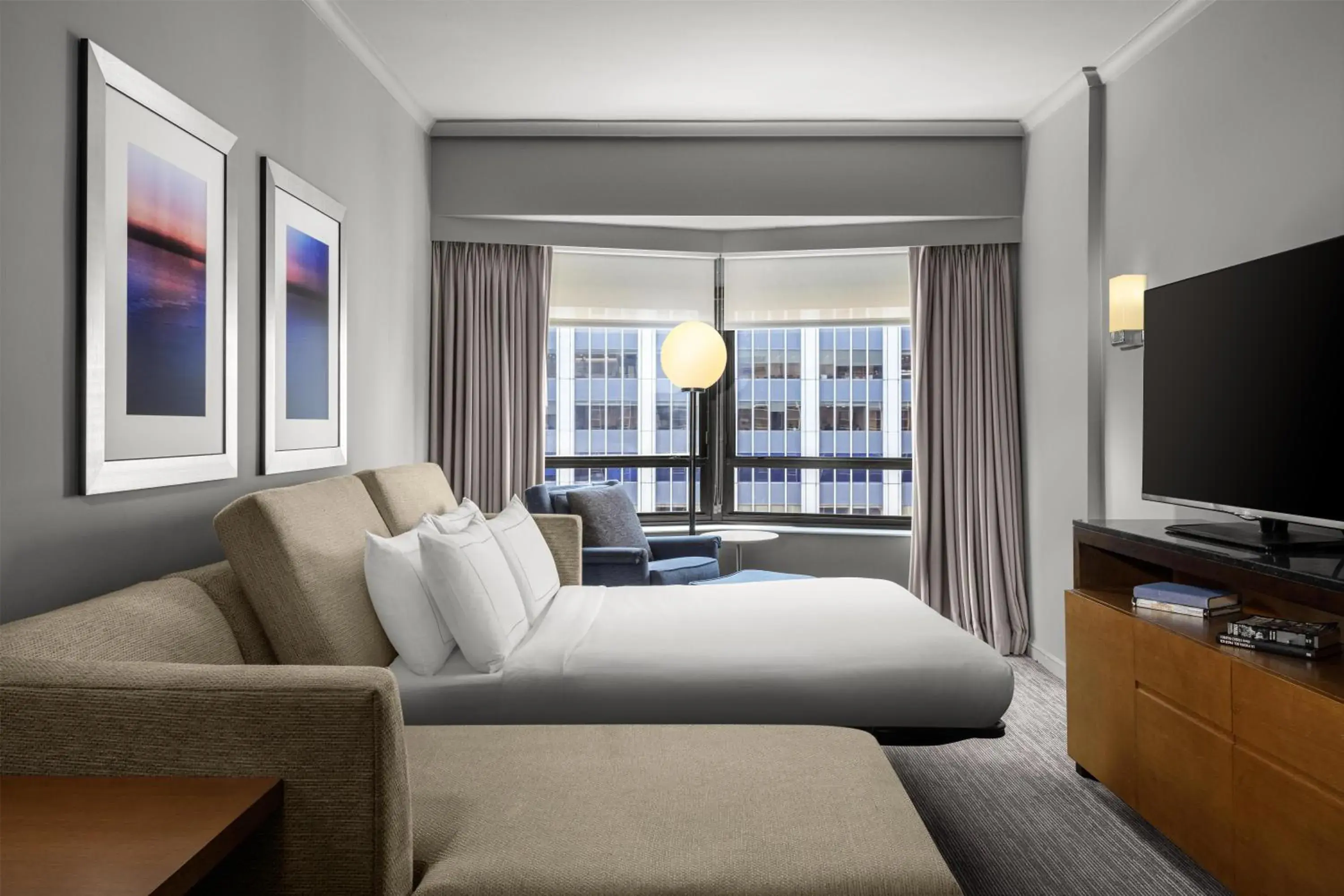 Executive Suite 1 King Hearing Accessible in New York Hilton Midtown Executive Suite 1 King Hearing Accessible in New York Hilton Midtown