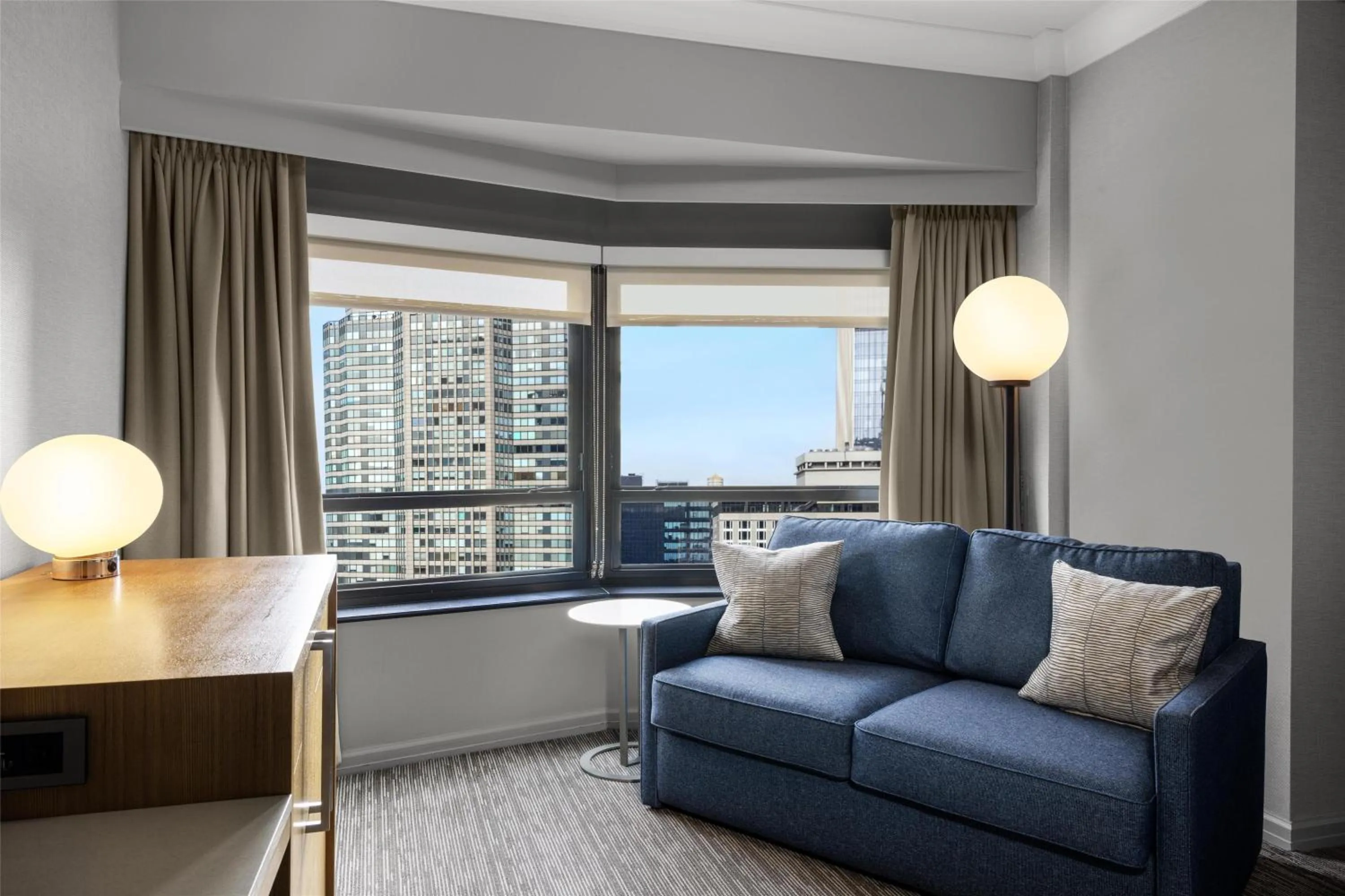 Living room in New York Hilton Midtown