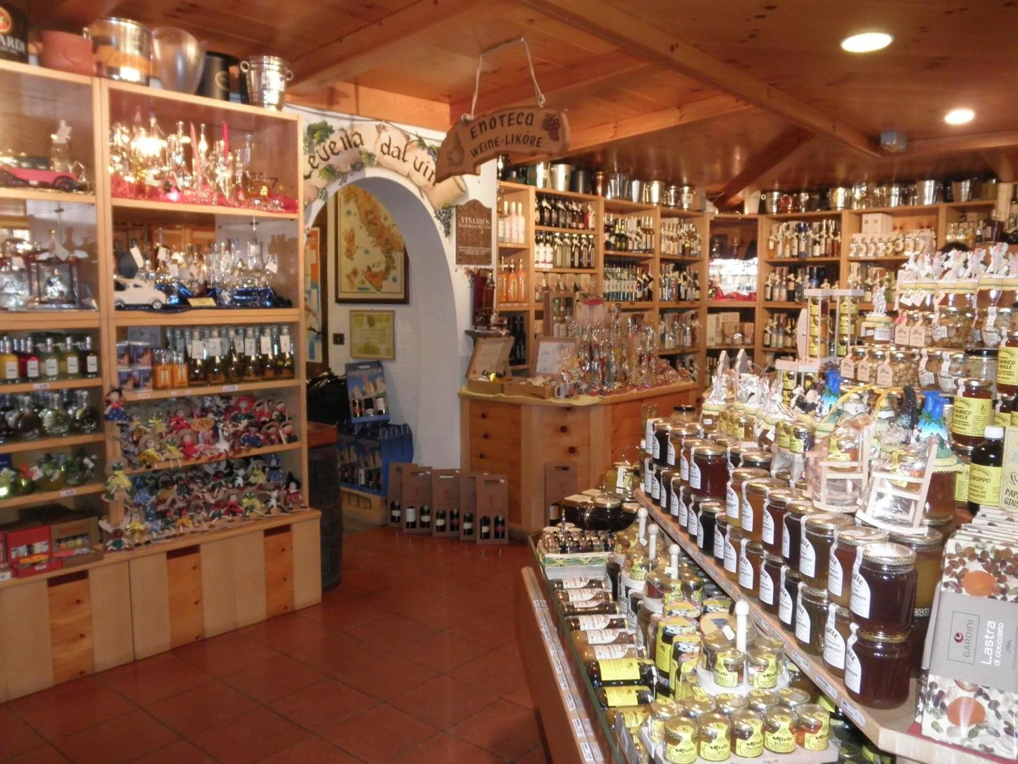 On-site shops in Garnì Stella Alpina