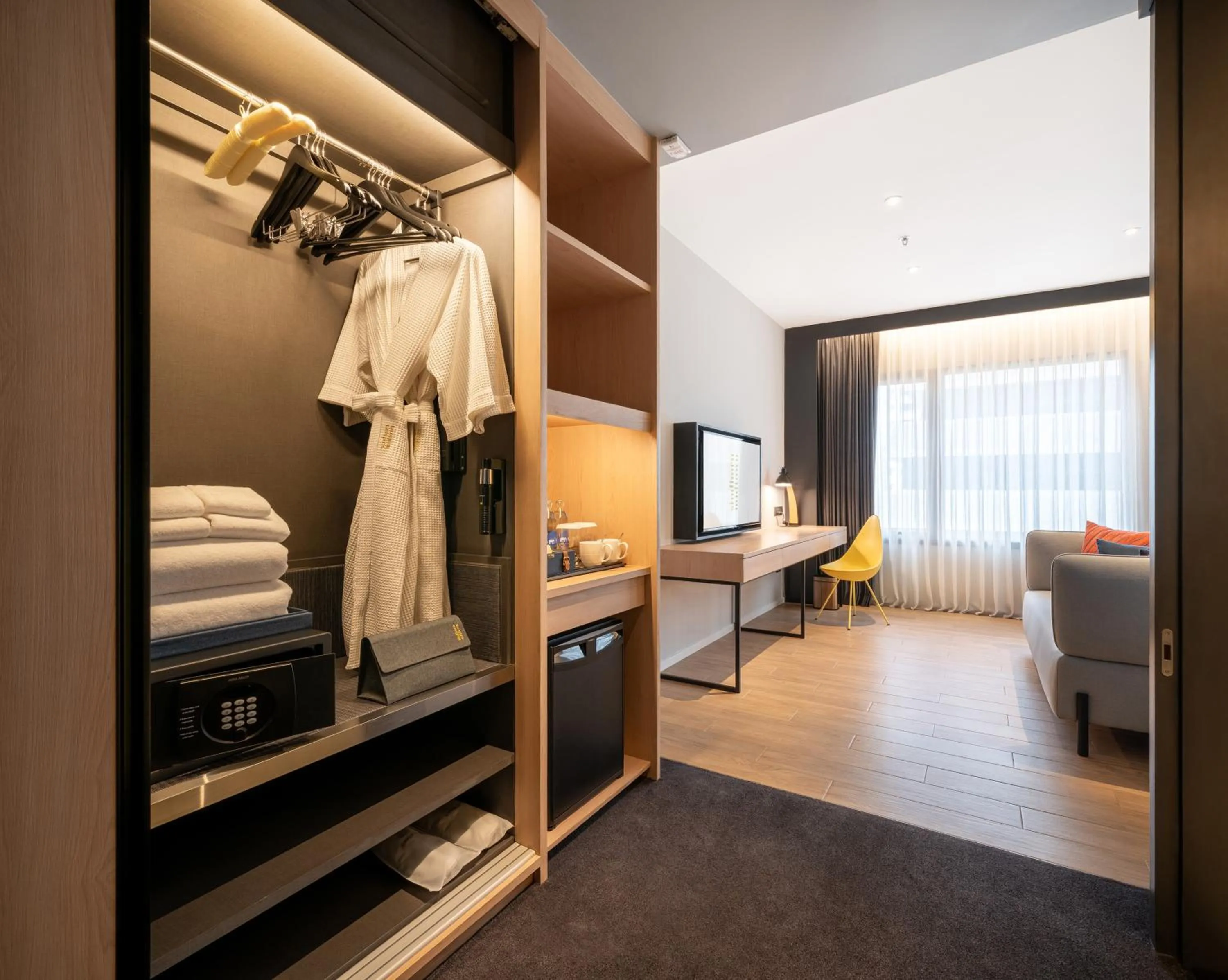 wardrobe, Bed in Sindhorn Midtown Hotel Bangkok, Vignette Collection by IHG