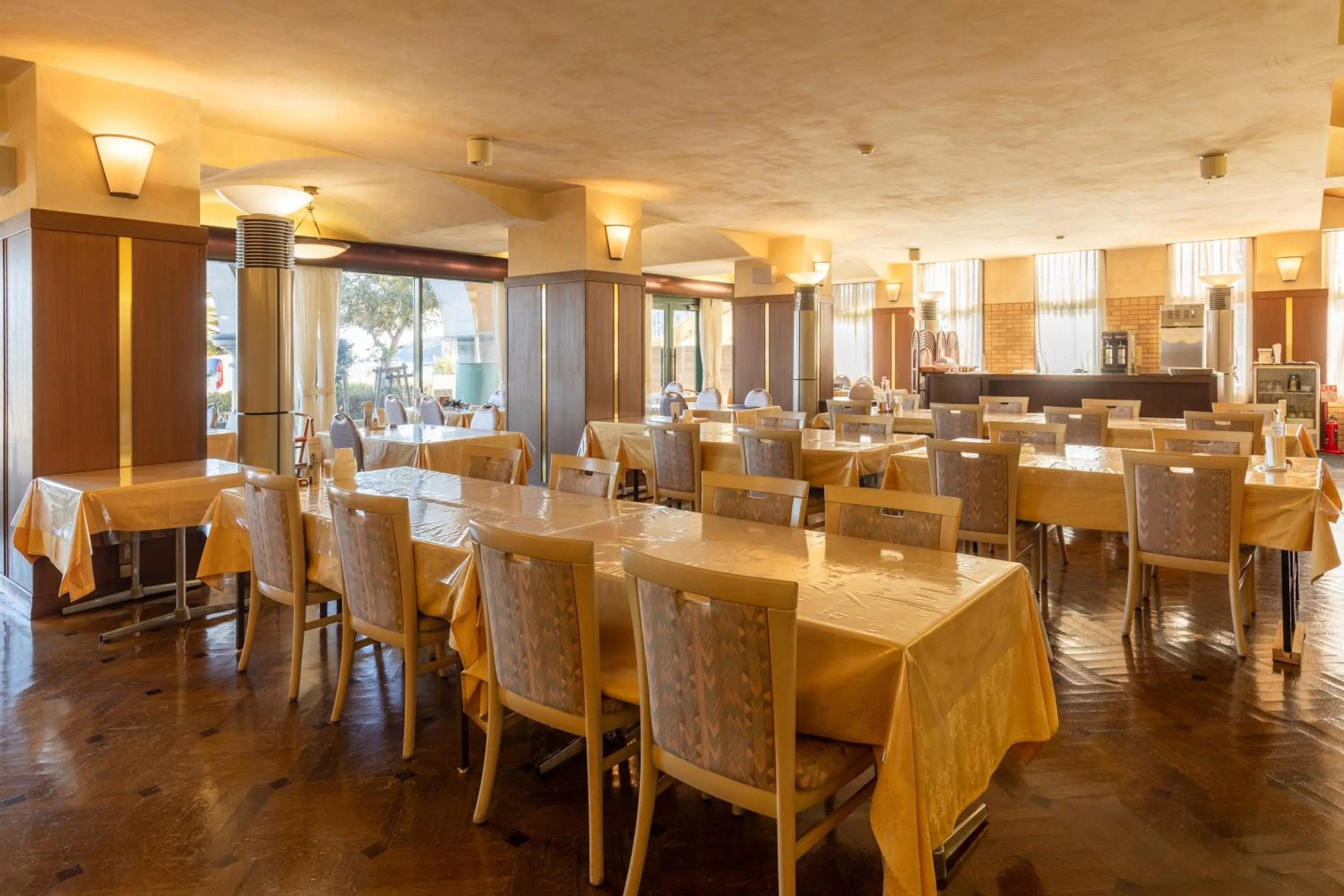 Restaurant/places to eat in Hotel Riviera Shishikui