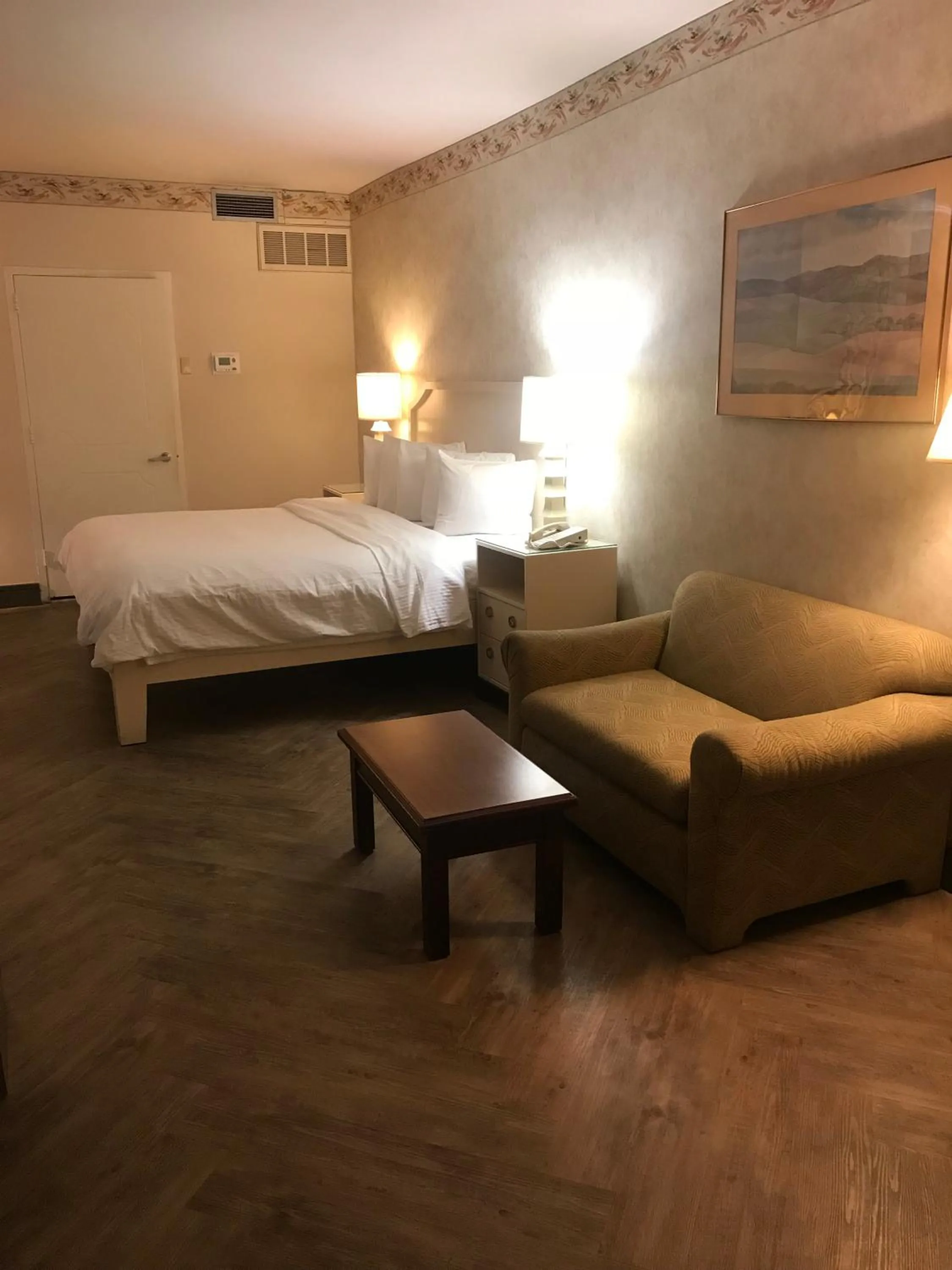 Living room, Bed in Hollywood Hotel