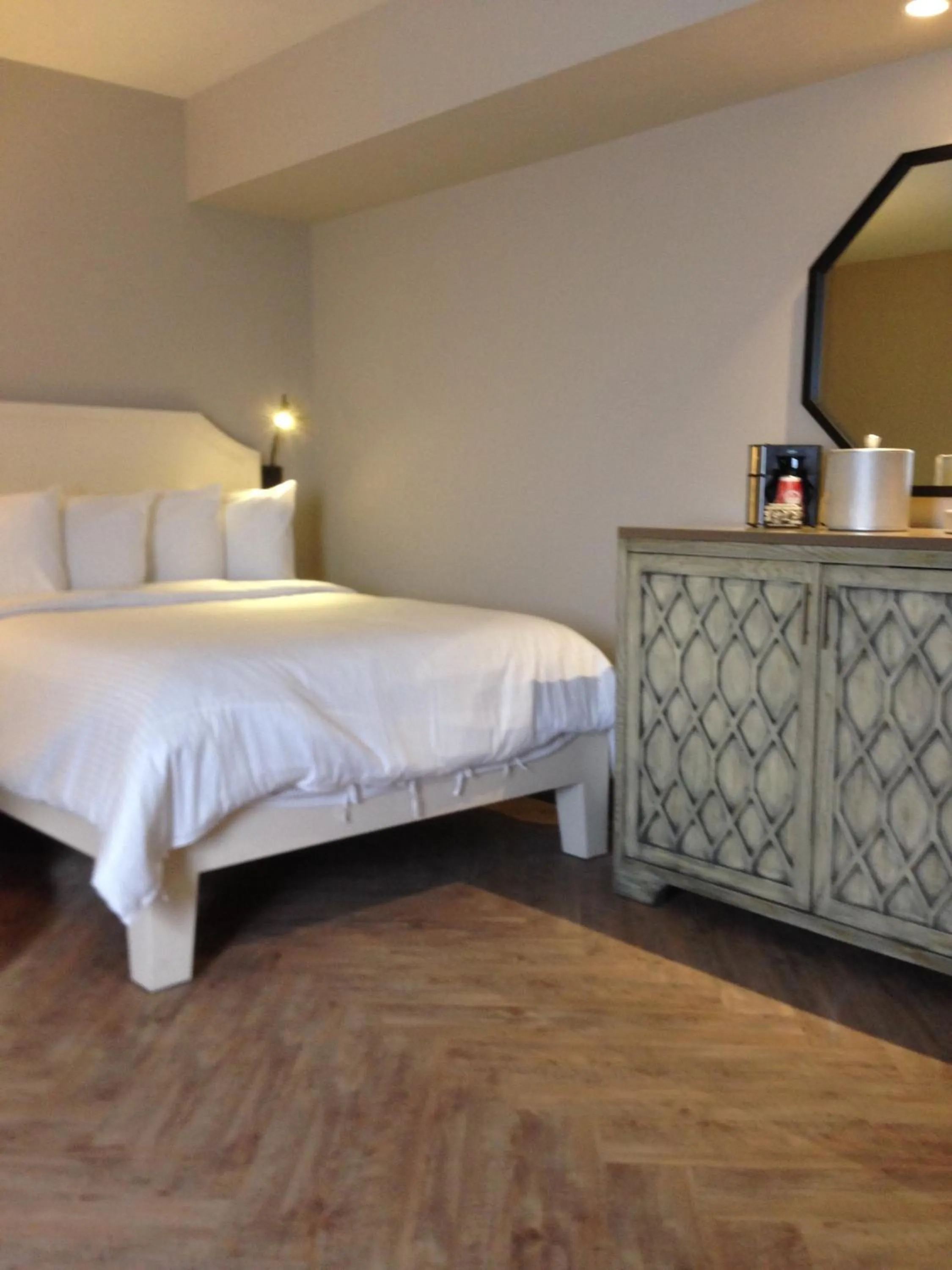 Bed in Hollywood Hotel