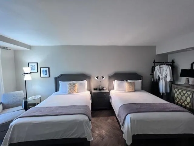 Bed in Hollywood Hotel