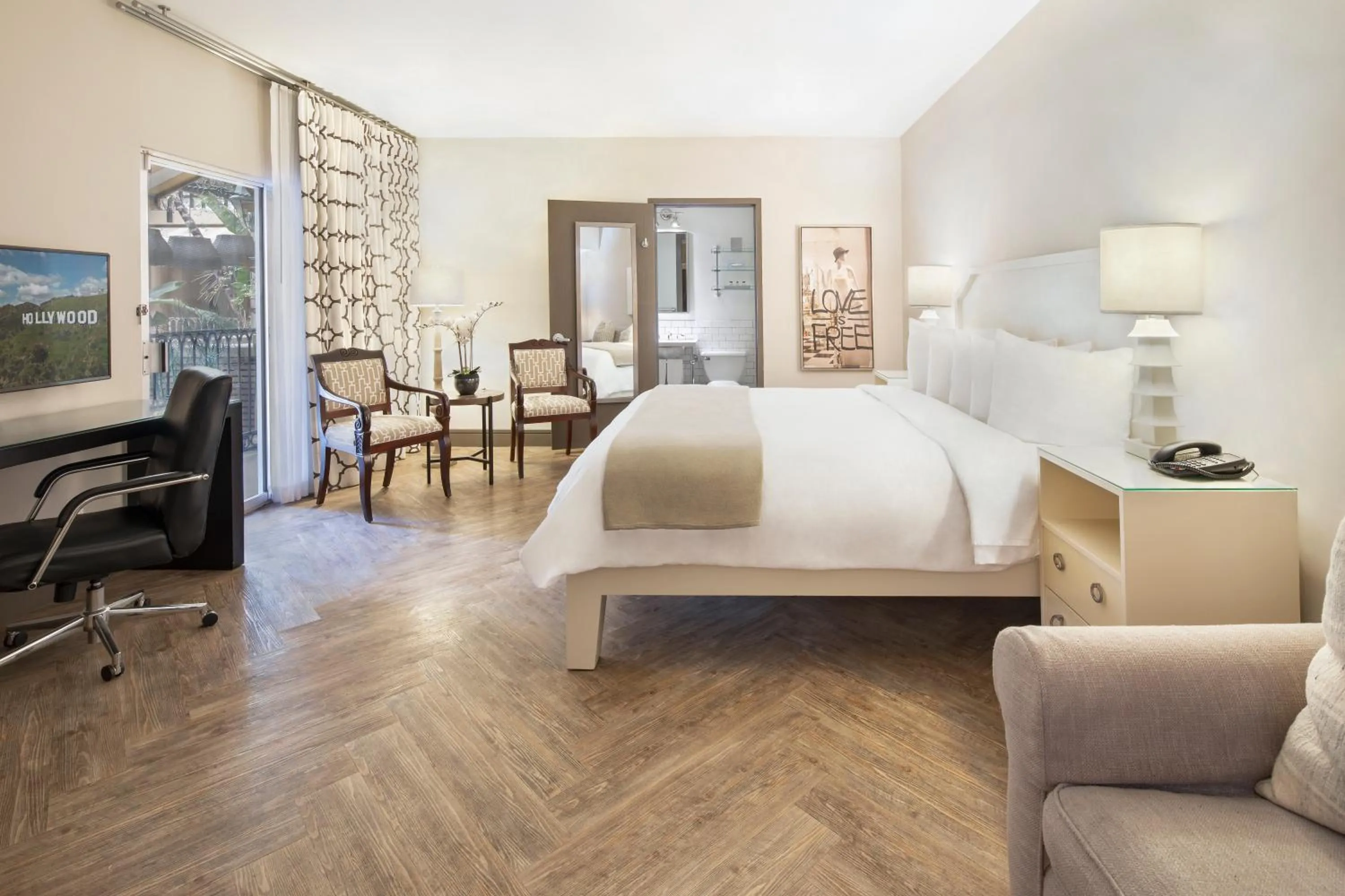 Bed in Hollywood Hotel