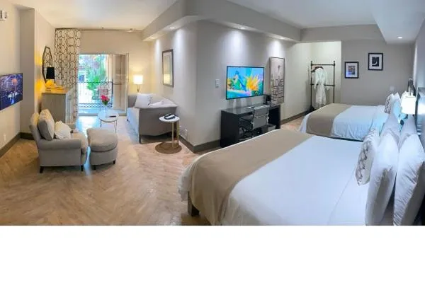 Bed in Hollywood Hotel