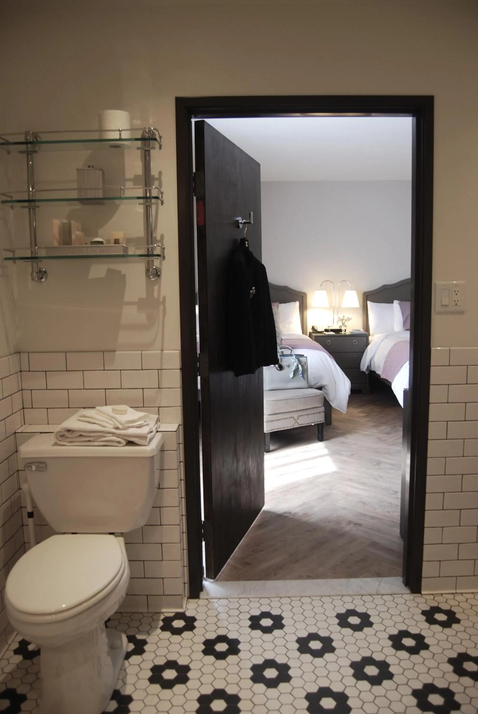 Bathroom, Bed in Hollywood Hotel