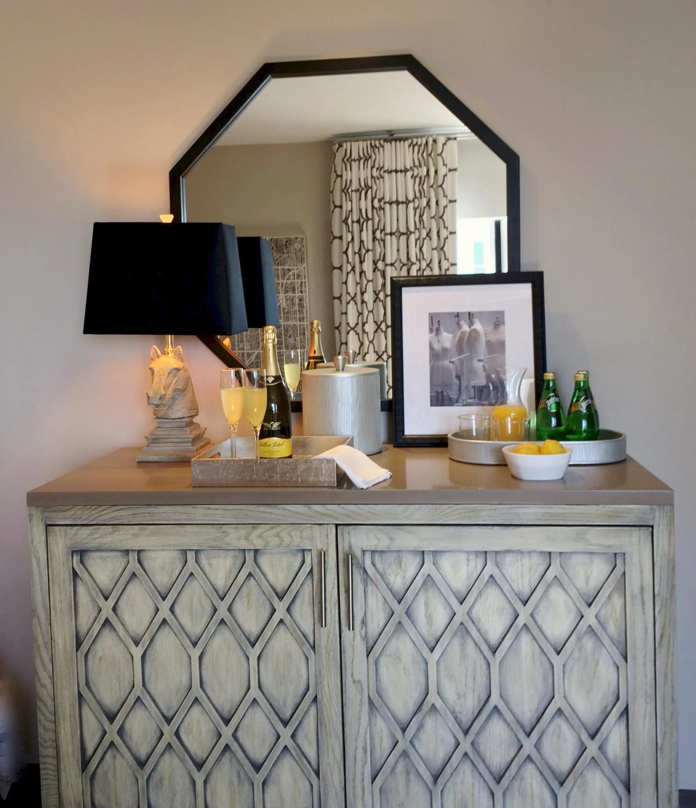 Bedroom in Hollywood Hotel