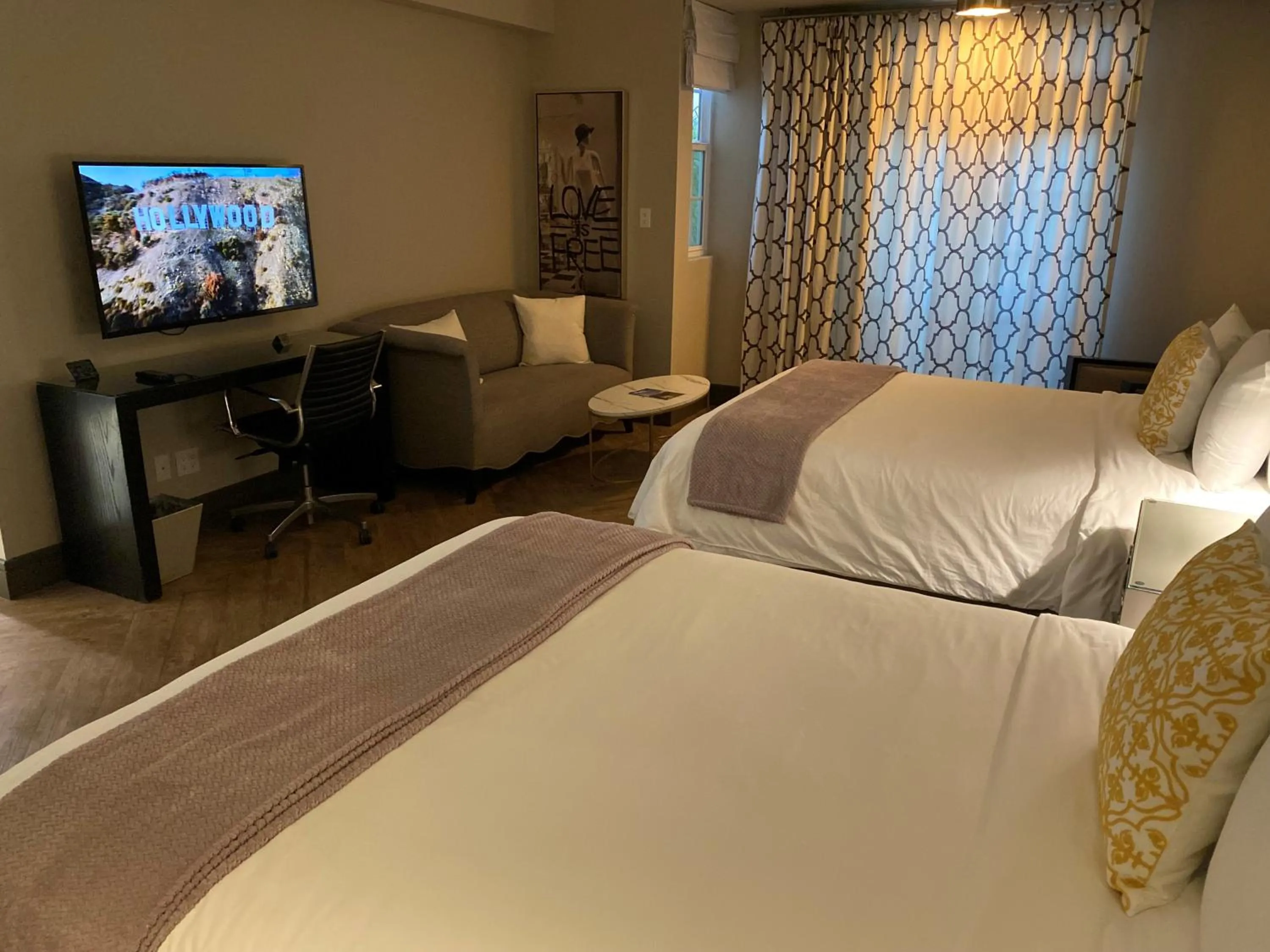 Bed in Hollywood Hotel