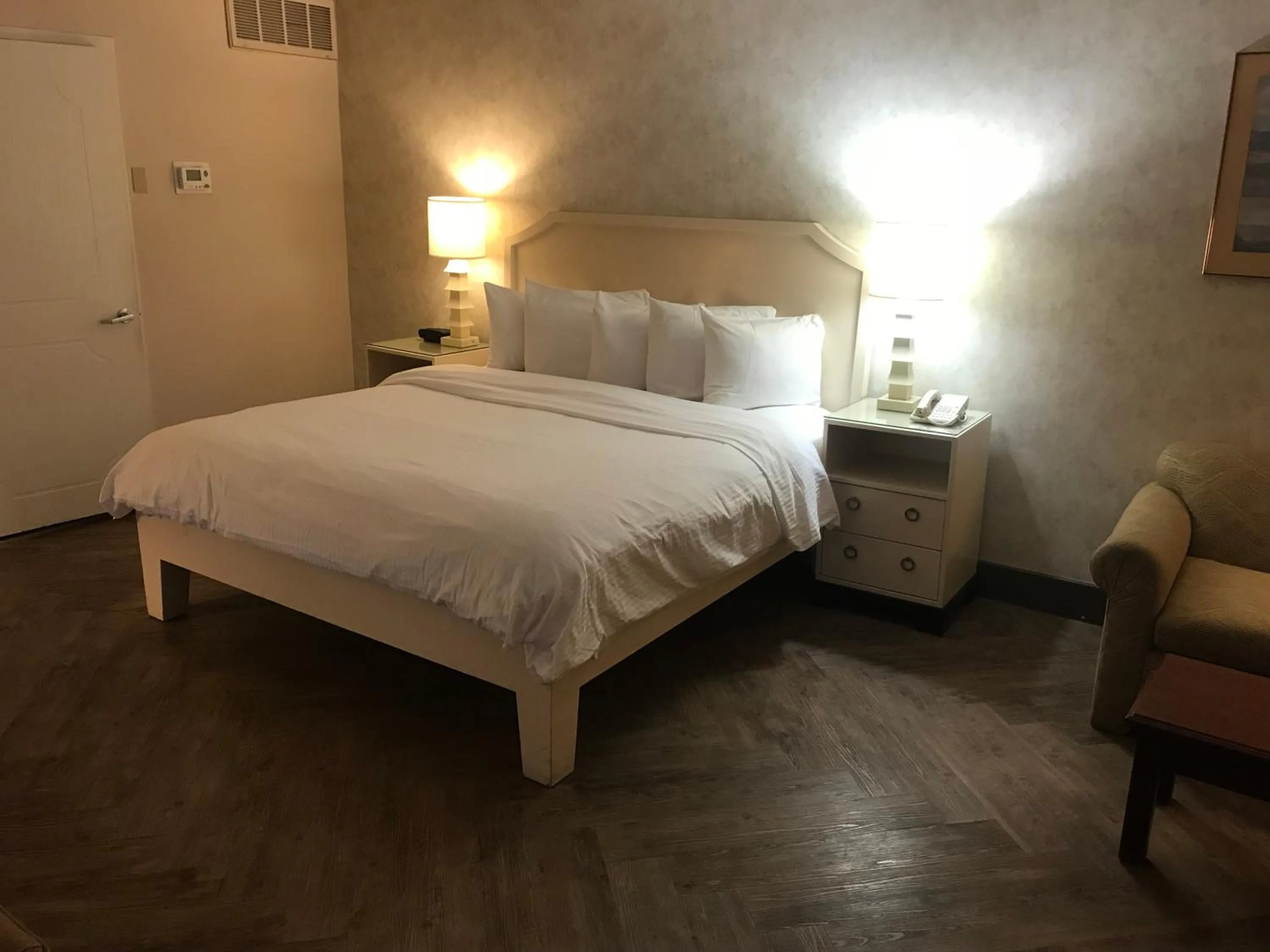 Bed in Hollywood Hotel