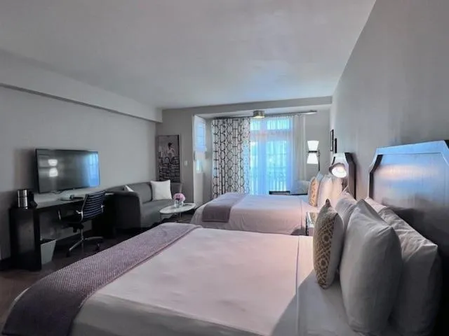 Bed in Hollywood Hotel