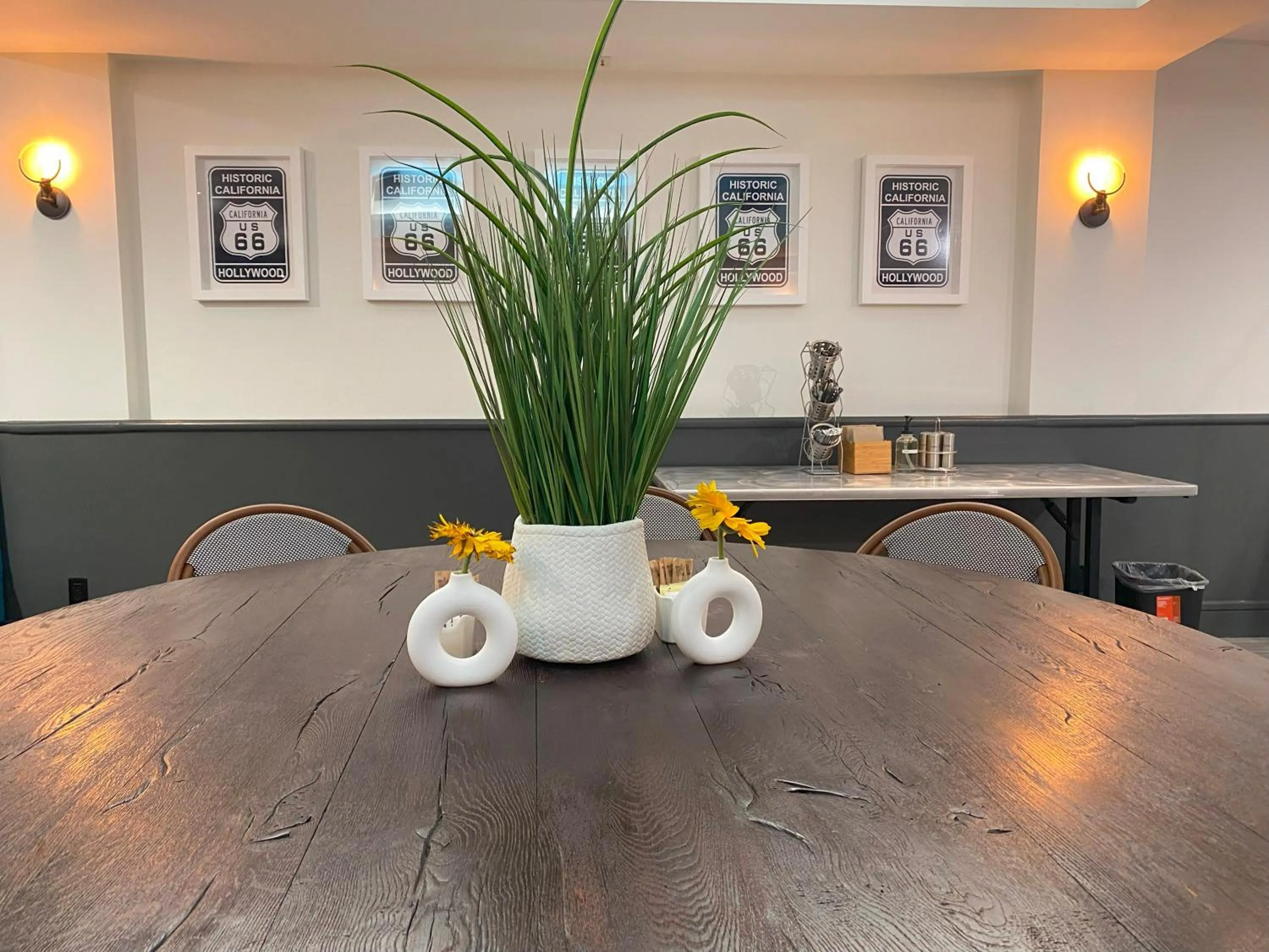 Restaurant/places to eat in Hollywood Hotel