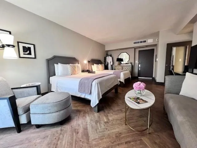 Bed in Hollywood Hotel