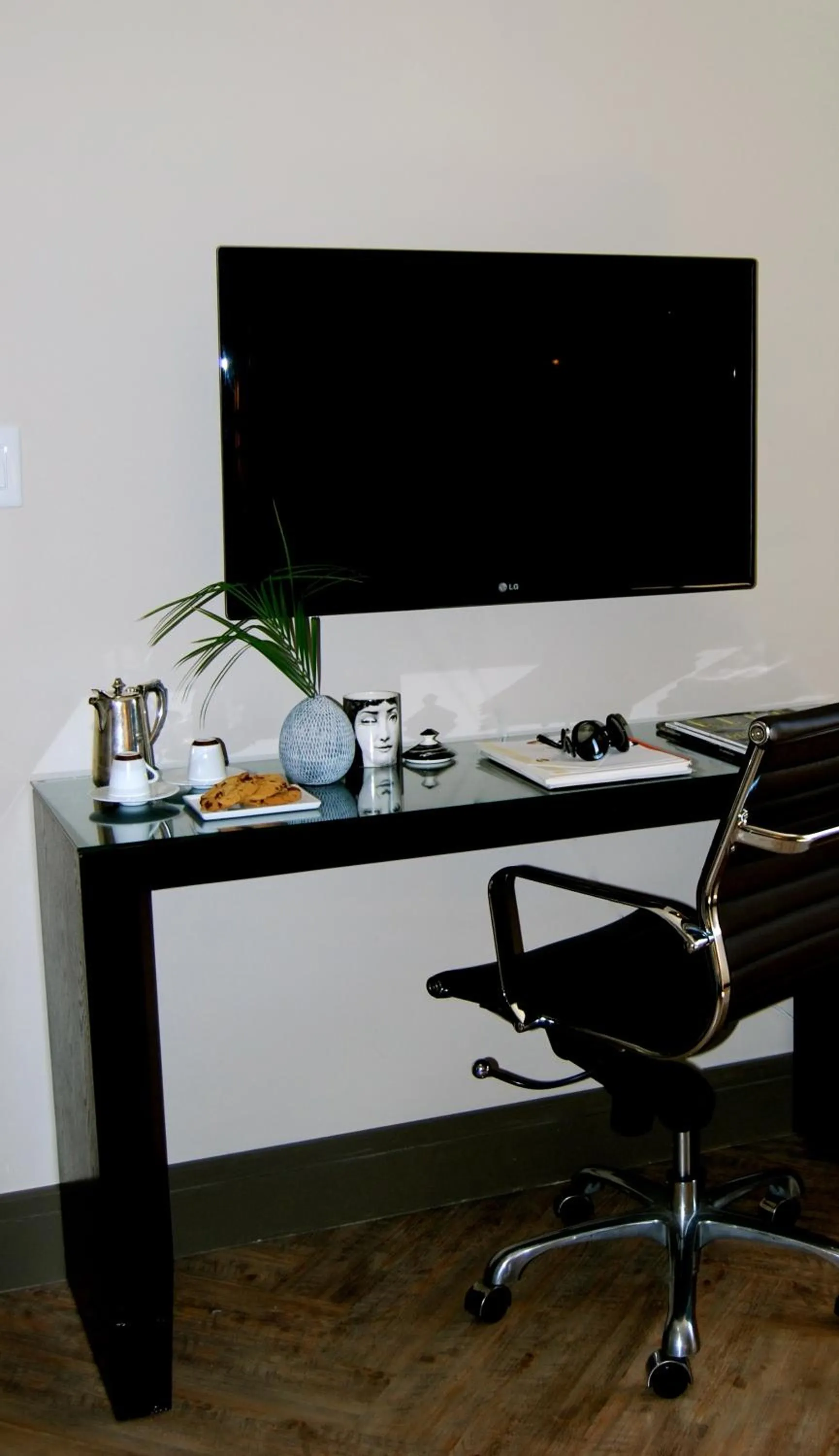 TV and multimedia in Hollywood Hotel