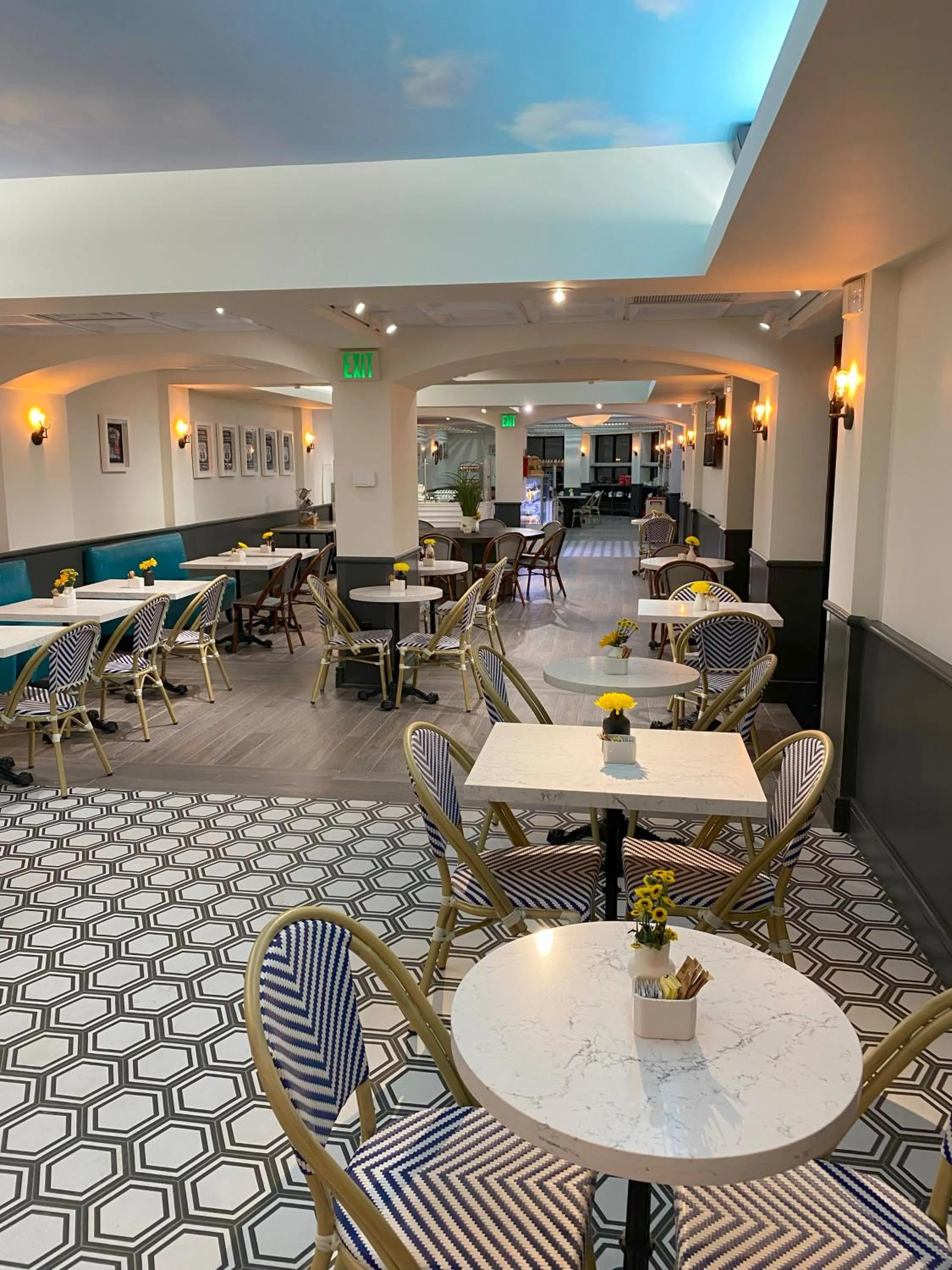 Restaurant/places to eat in Hollywood Hotel