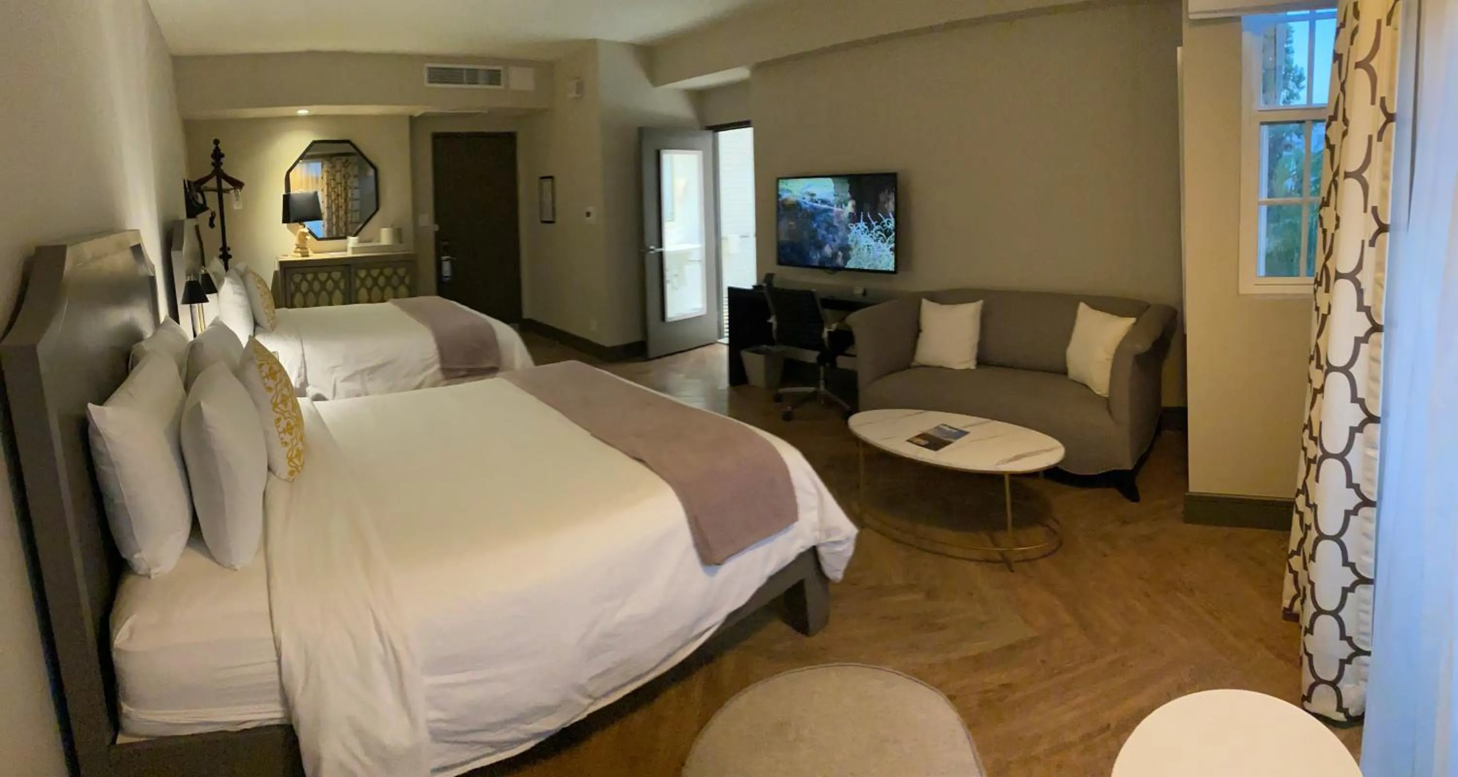 Bed in Hollywood Hotel