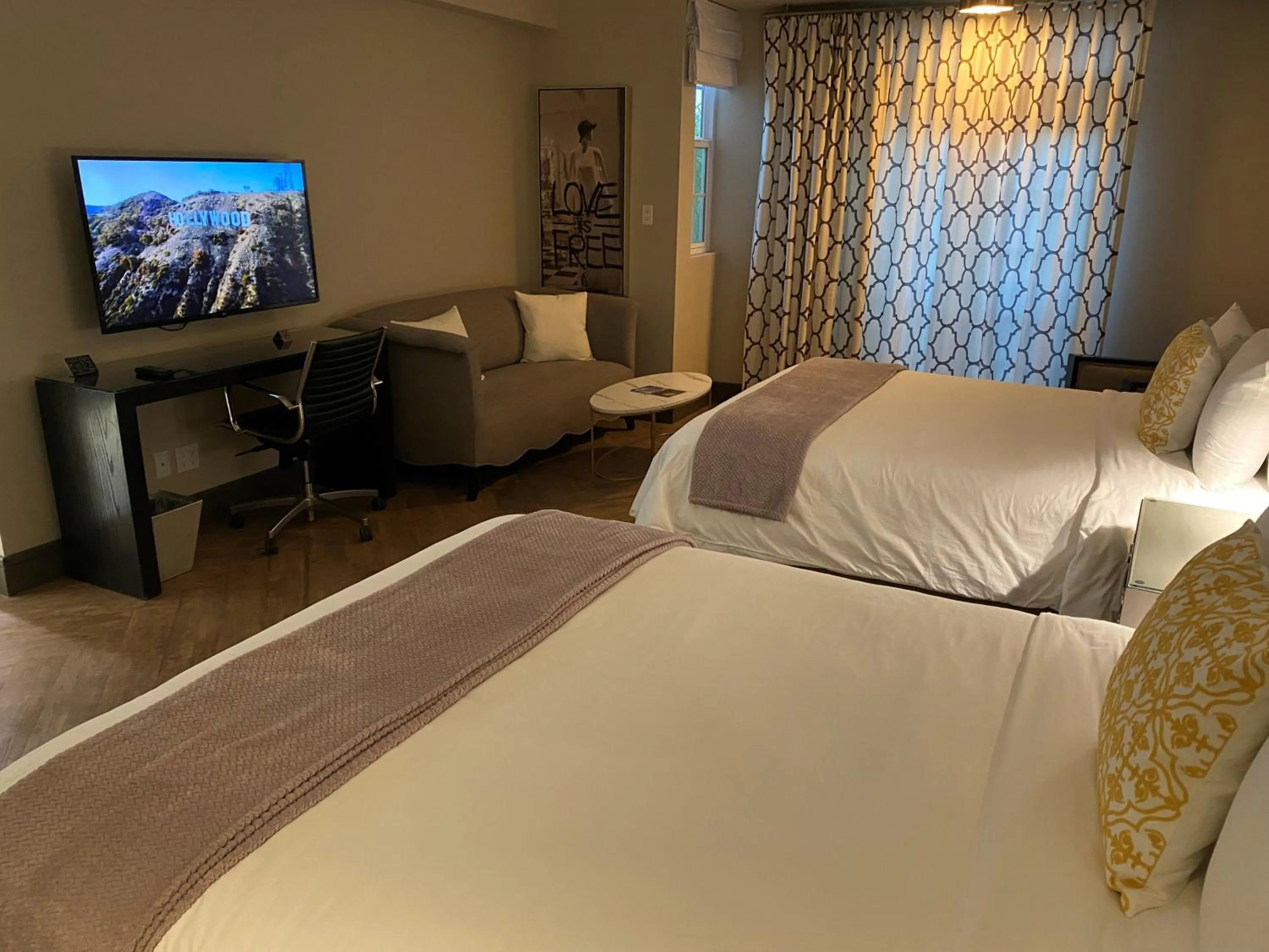 Bed in Hollywood Hotel