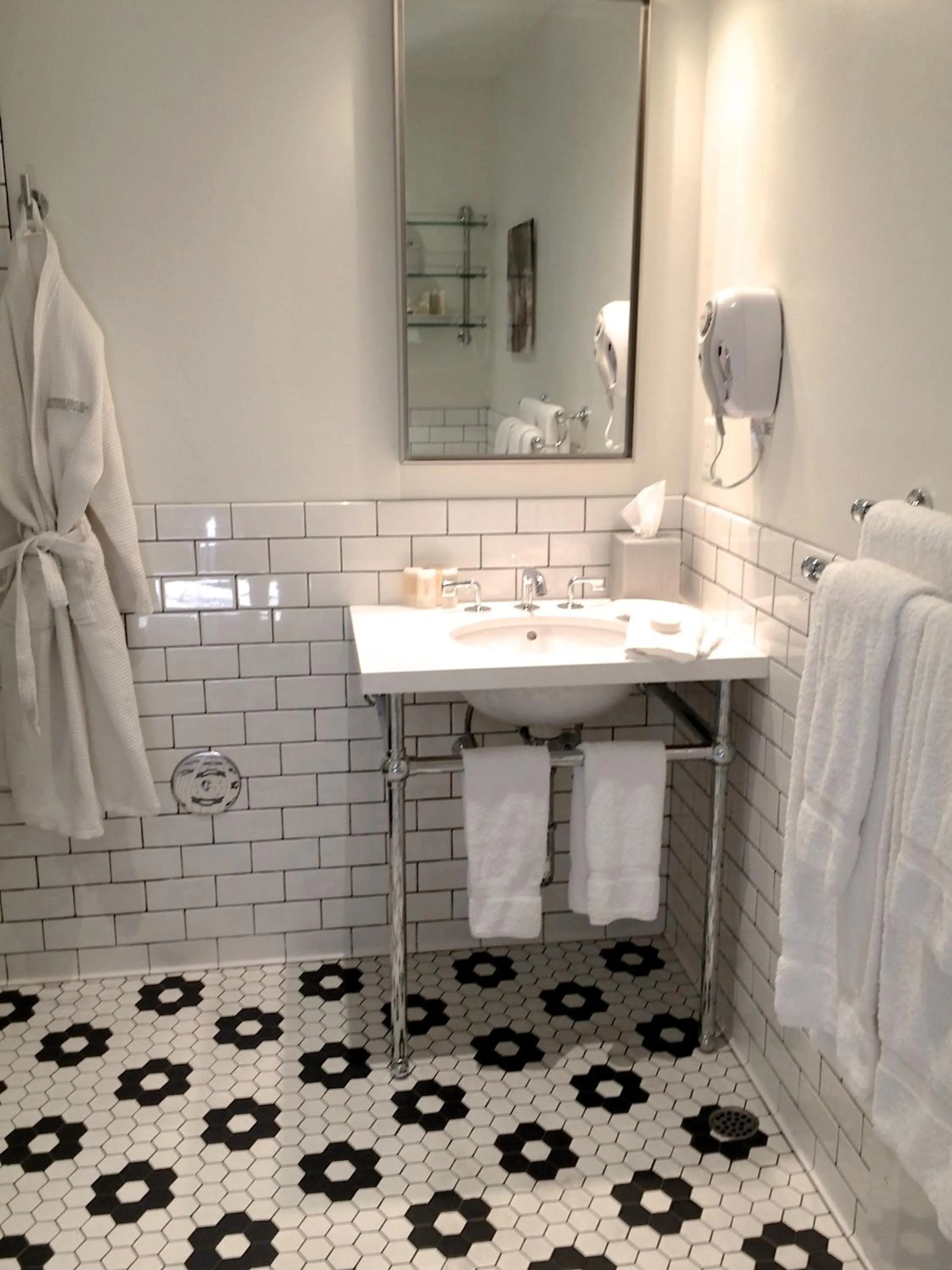 Bathroom in Hollywood Hotel