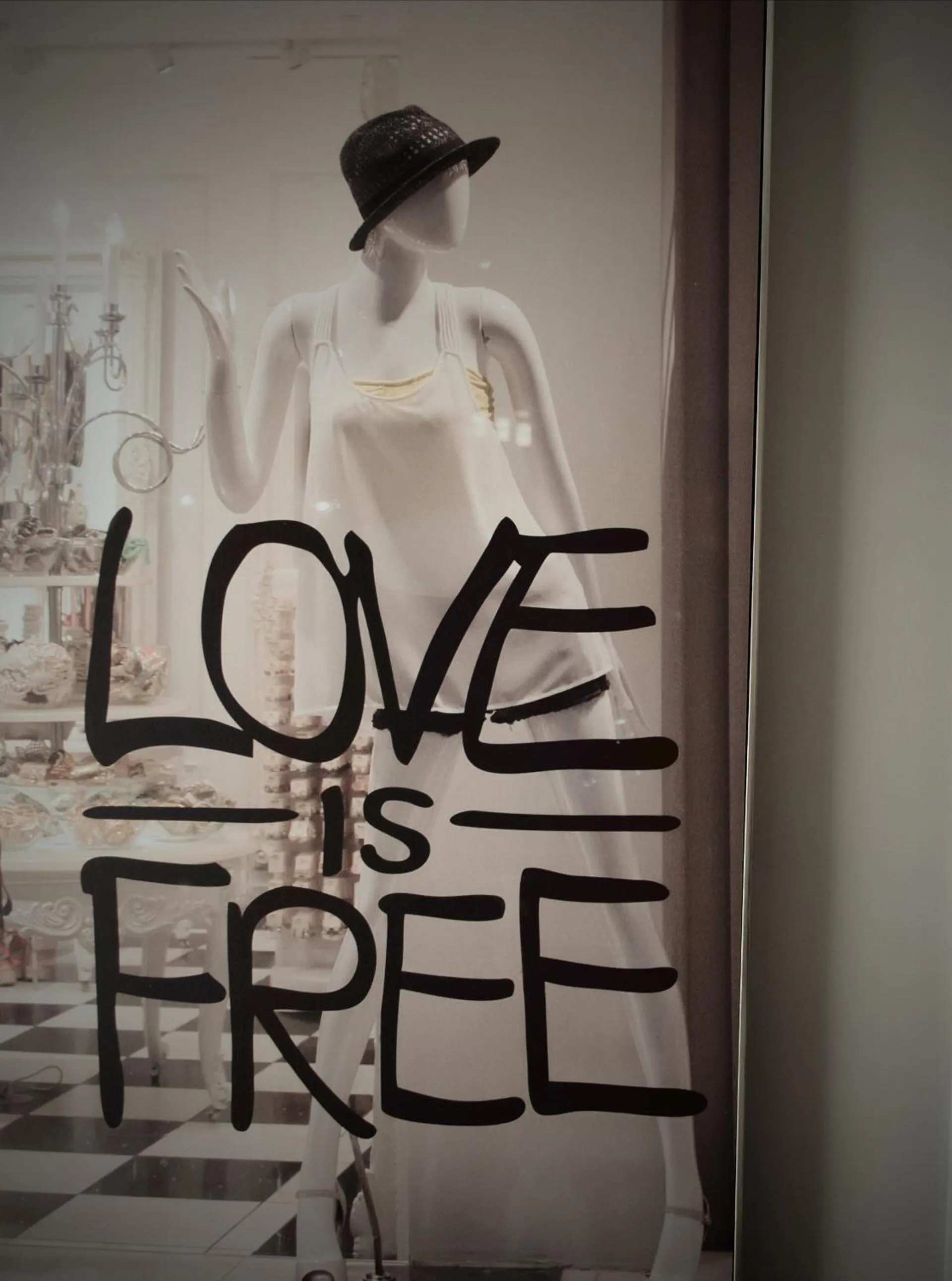 Coffee/tea facilities in Hollywood Hotel