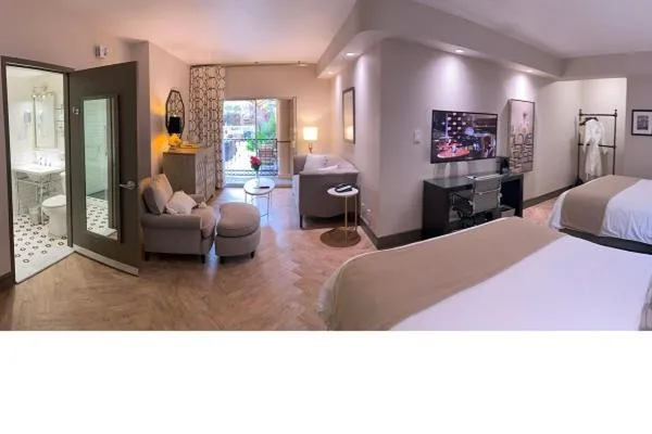 Bed in Hollywood Hotel