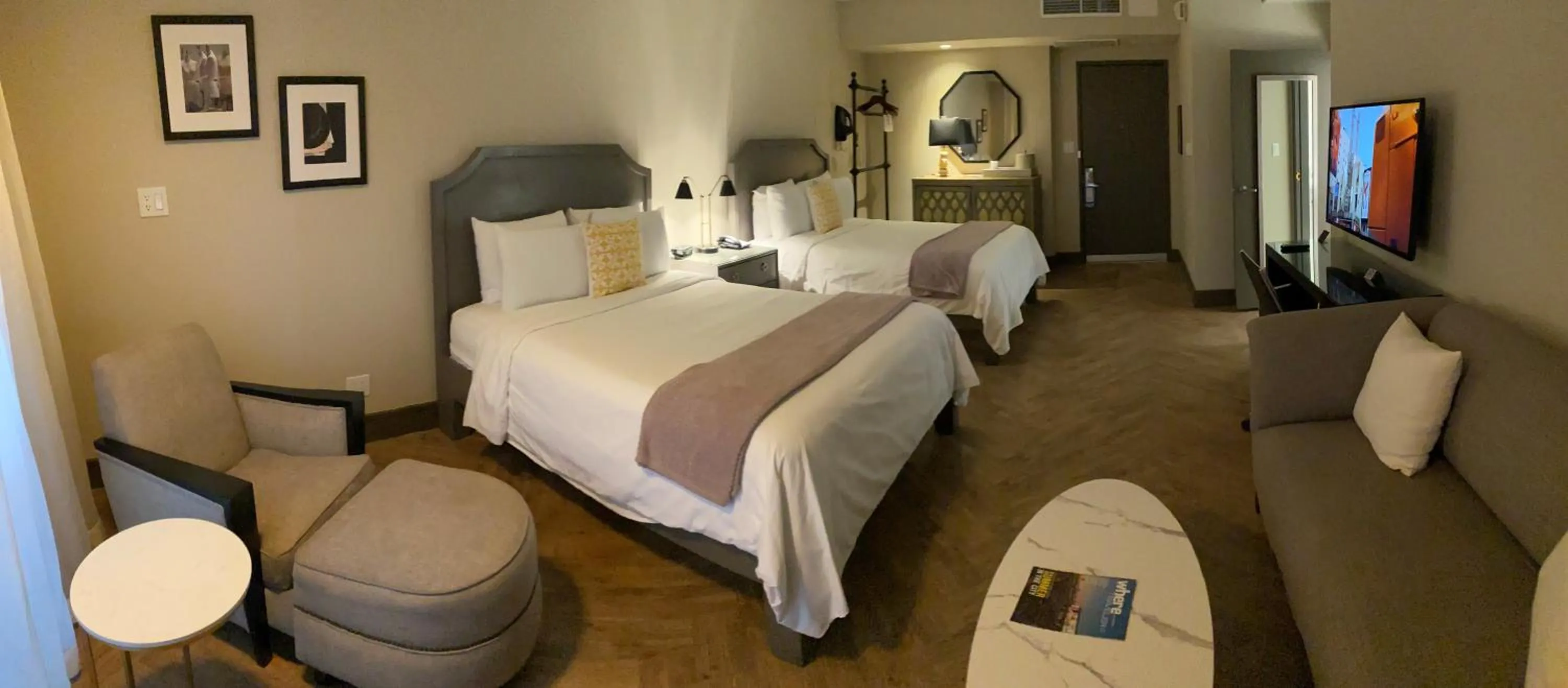 Bed in Hollywood Hotel