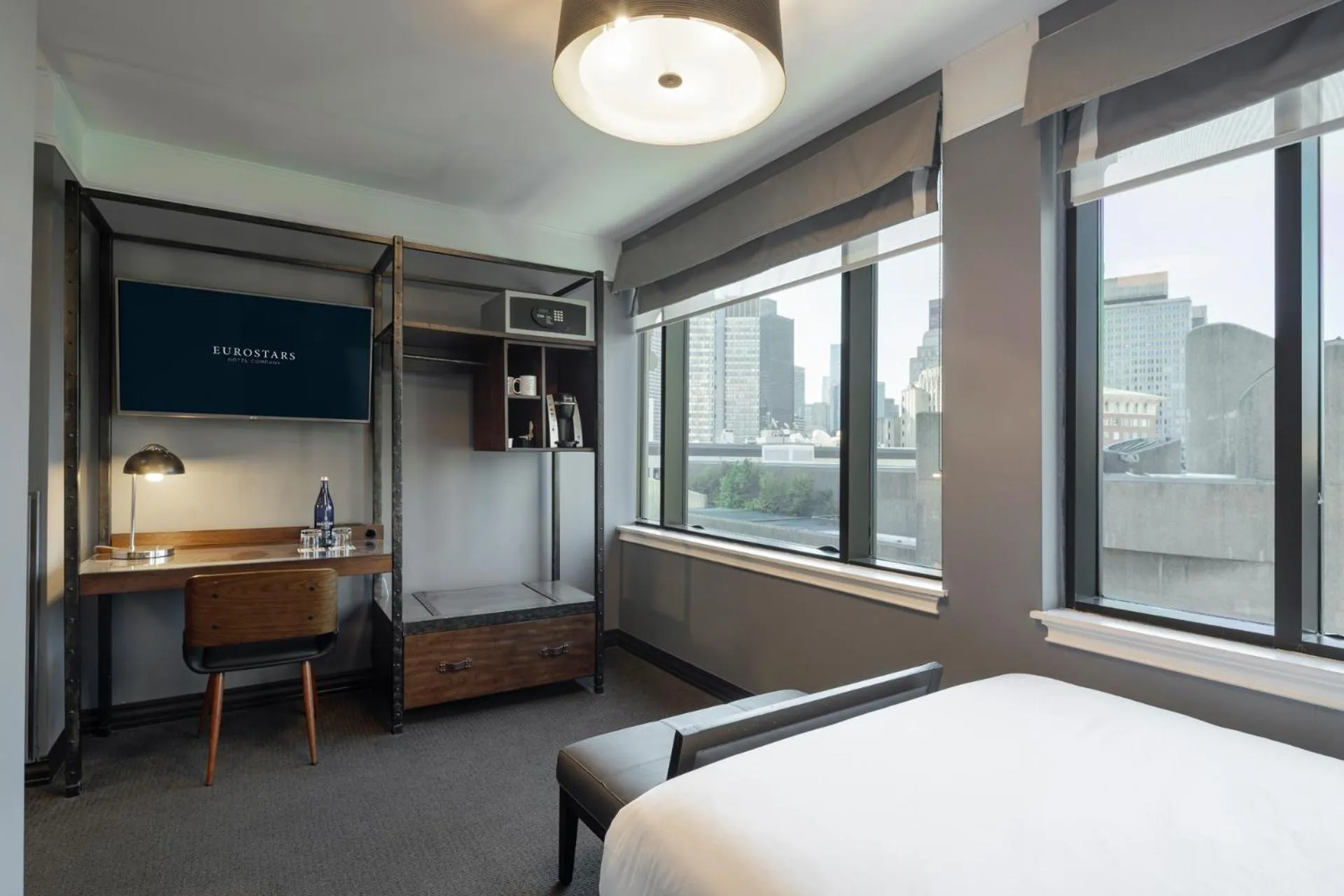 Bed in Eurostars The Boxer