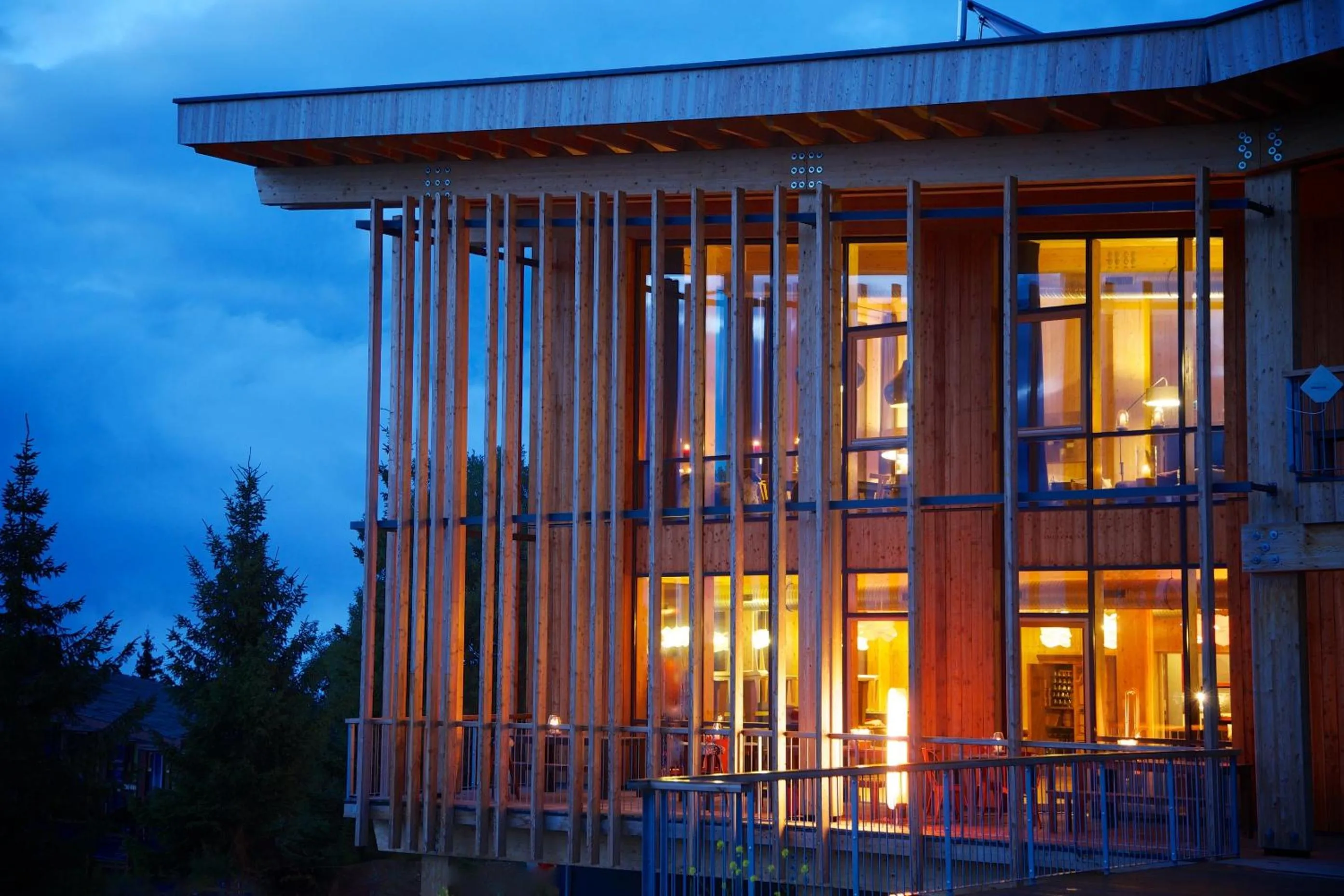 Facade/entrance in L'Aiguille Grive Chalets Hotel