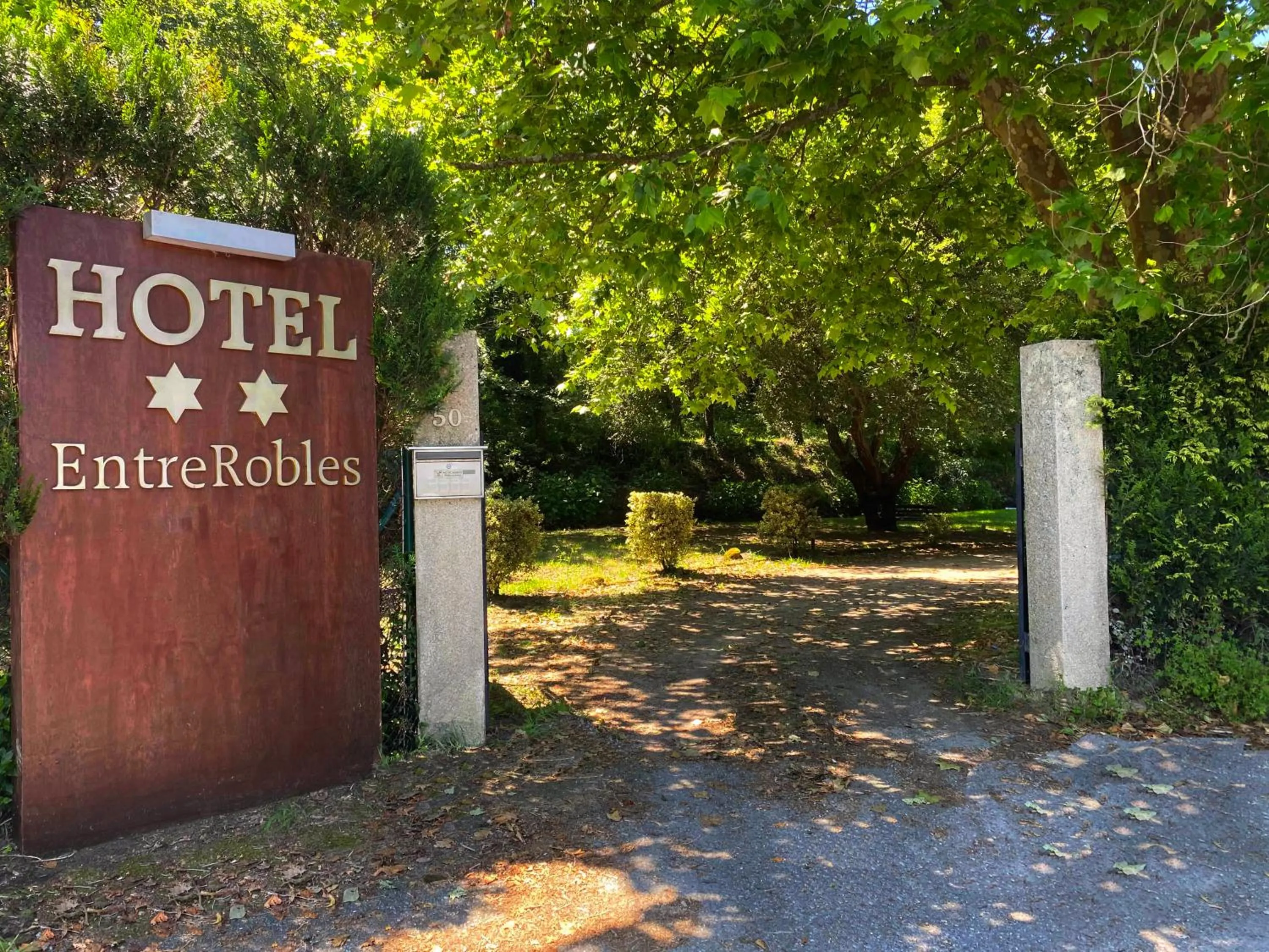 Facade/entrance in Hotel EntreRobles