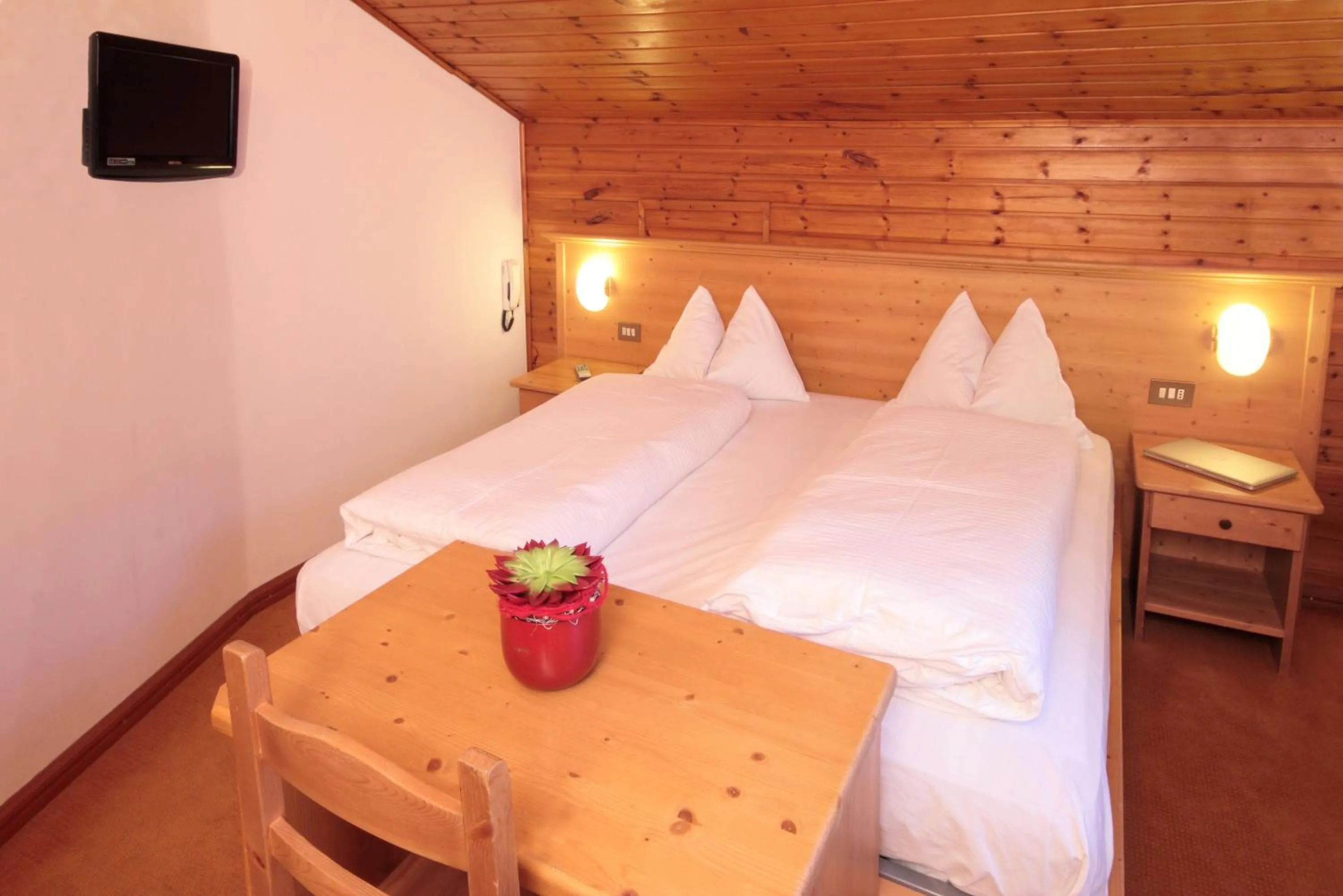 Photo of the whole room, Bed in Pension & Residence Astoria