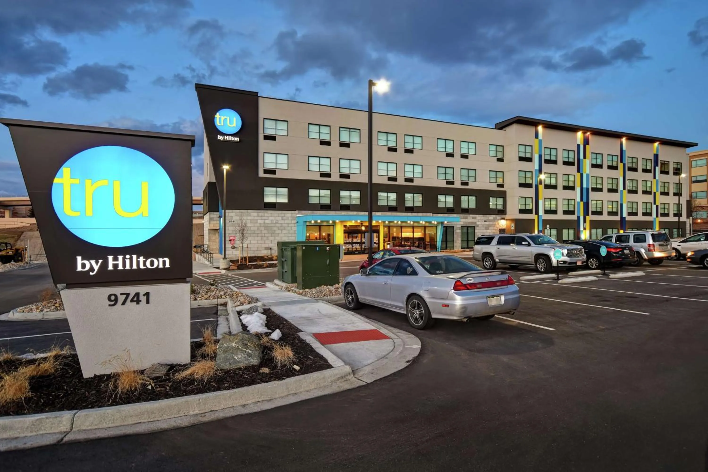 Property building in Tru By Hilton Denver South Park Meadows, Co