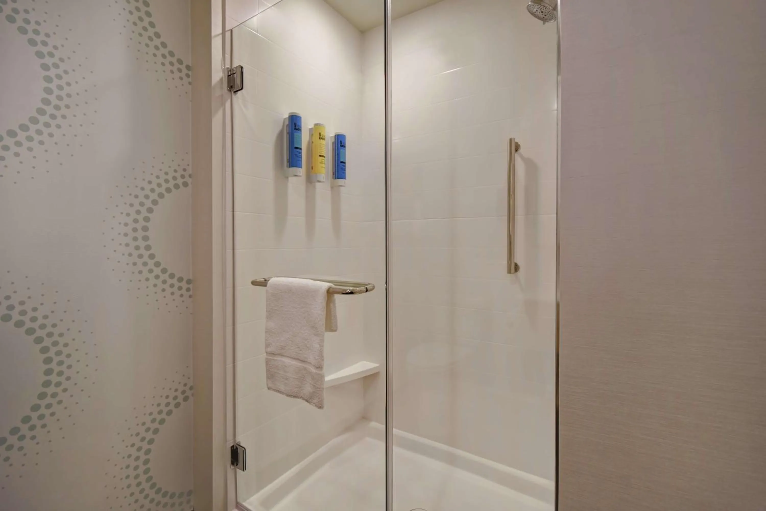 Bathroom in Tru By Hilton Denver South Park Meadows, Co