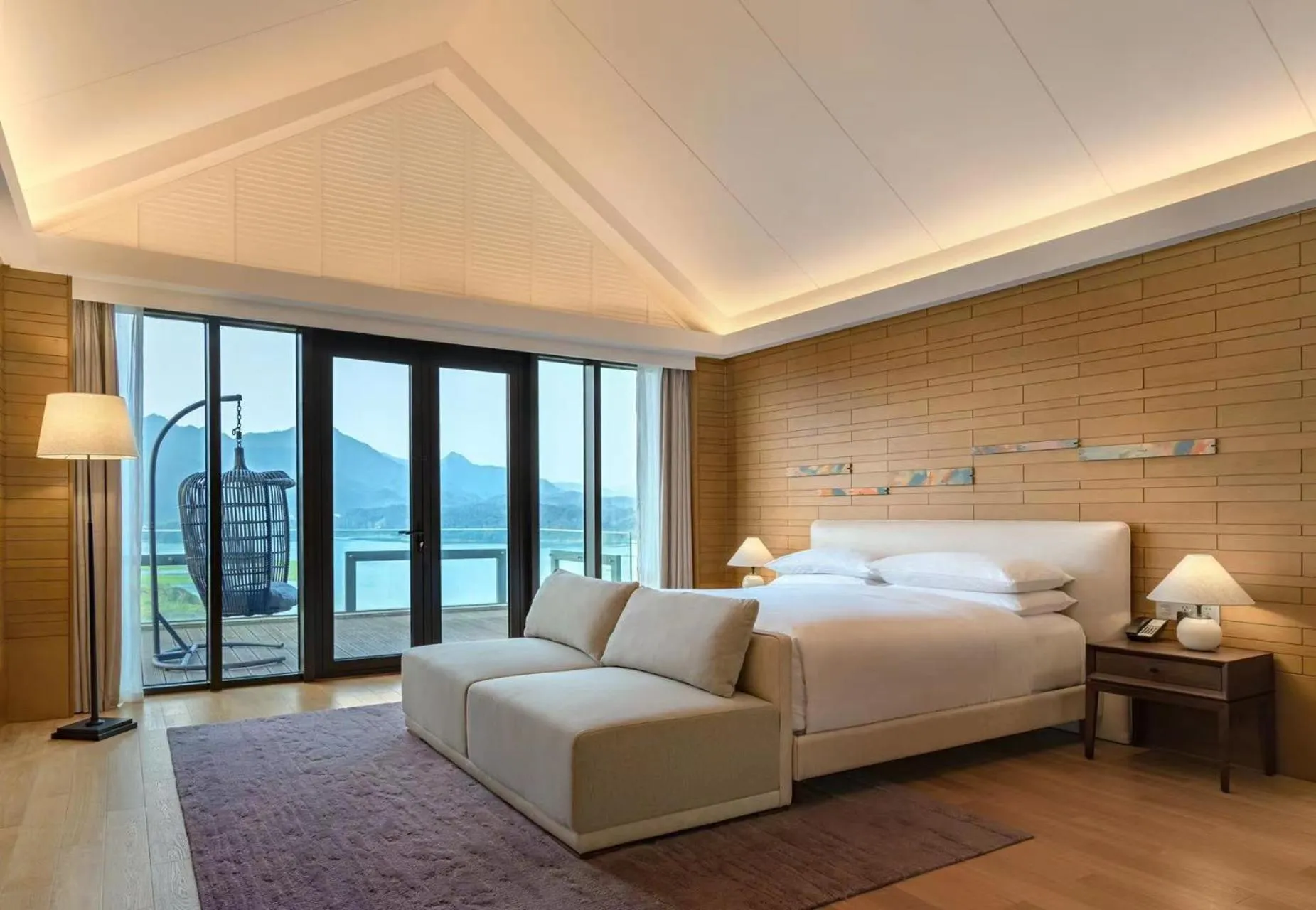 Lake view, Bed in Conrad Hangzhou Tonglu