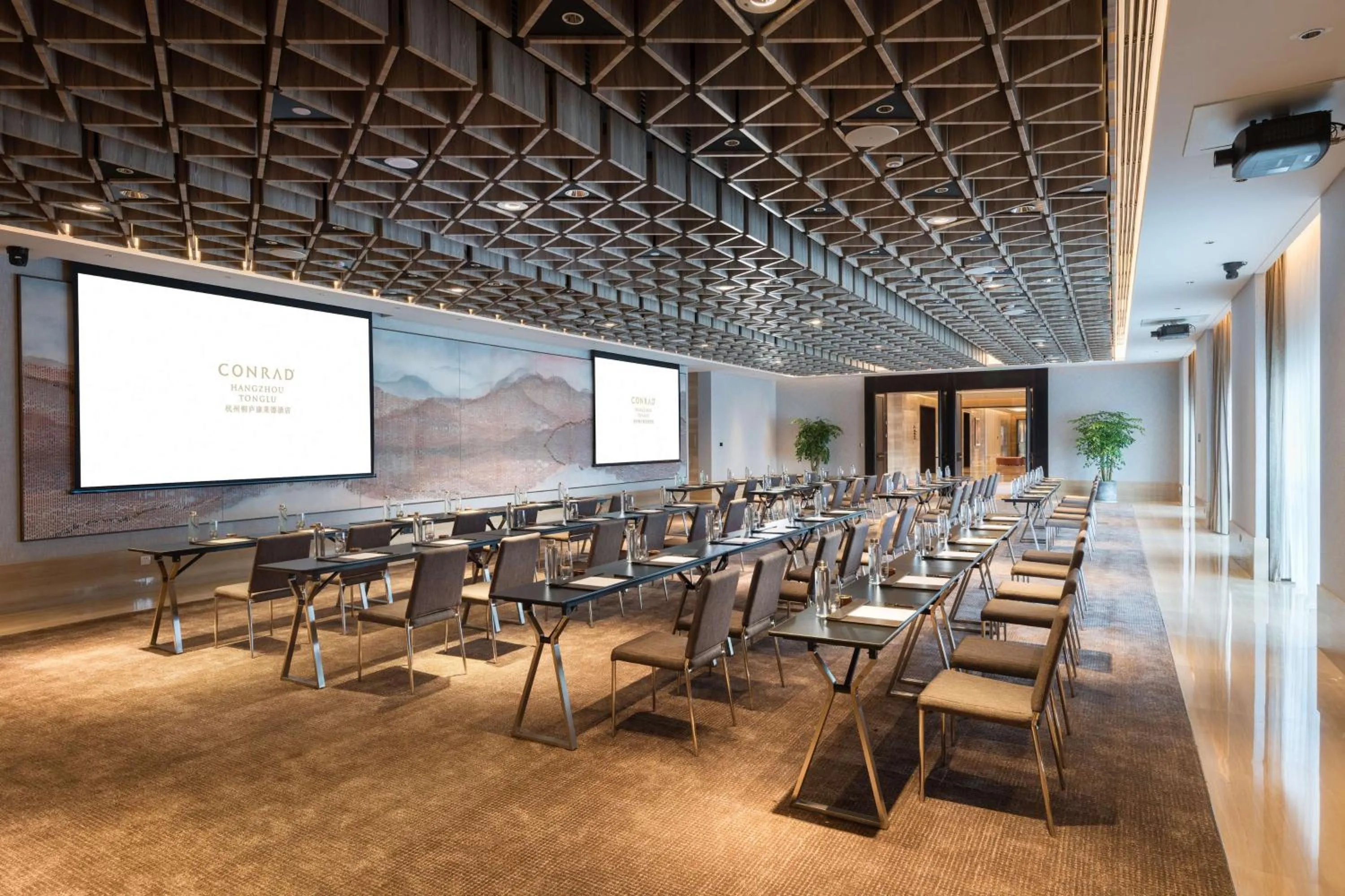 Meeting/conference room in Conrad Hangzhou Tonglu