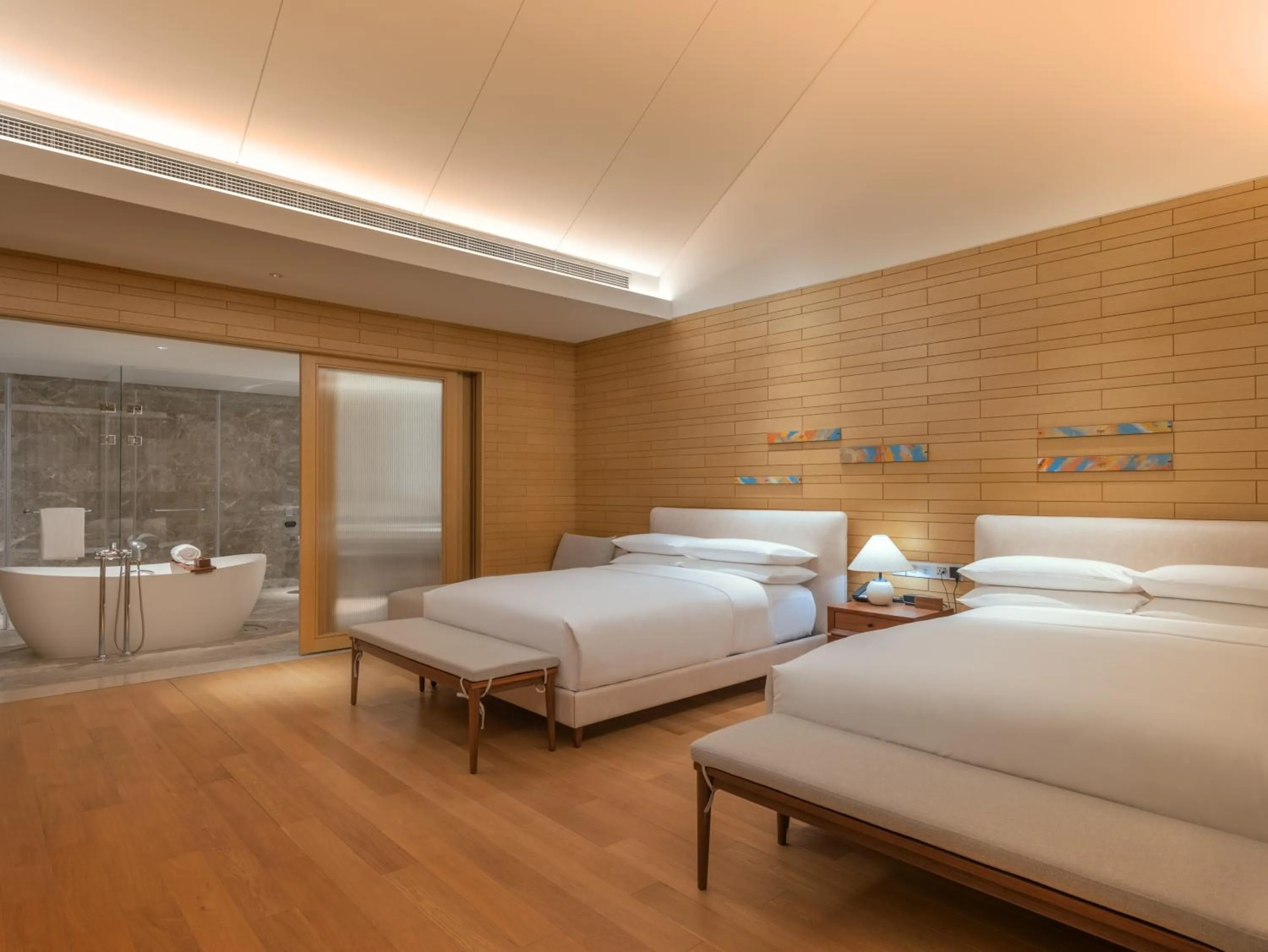 Photo of the whole room, Bed in Conrad Hangzhou Tonglu