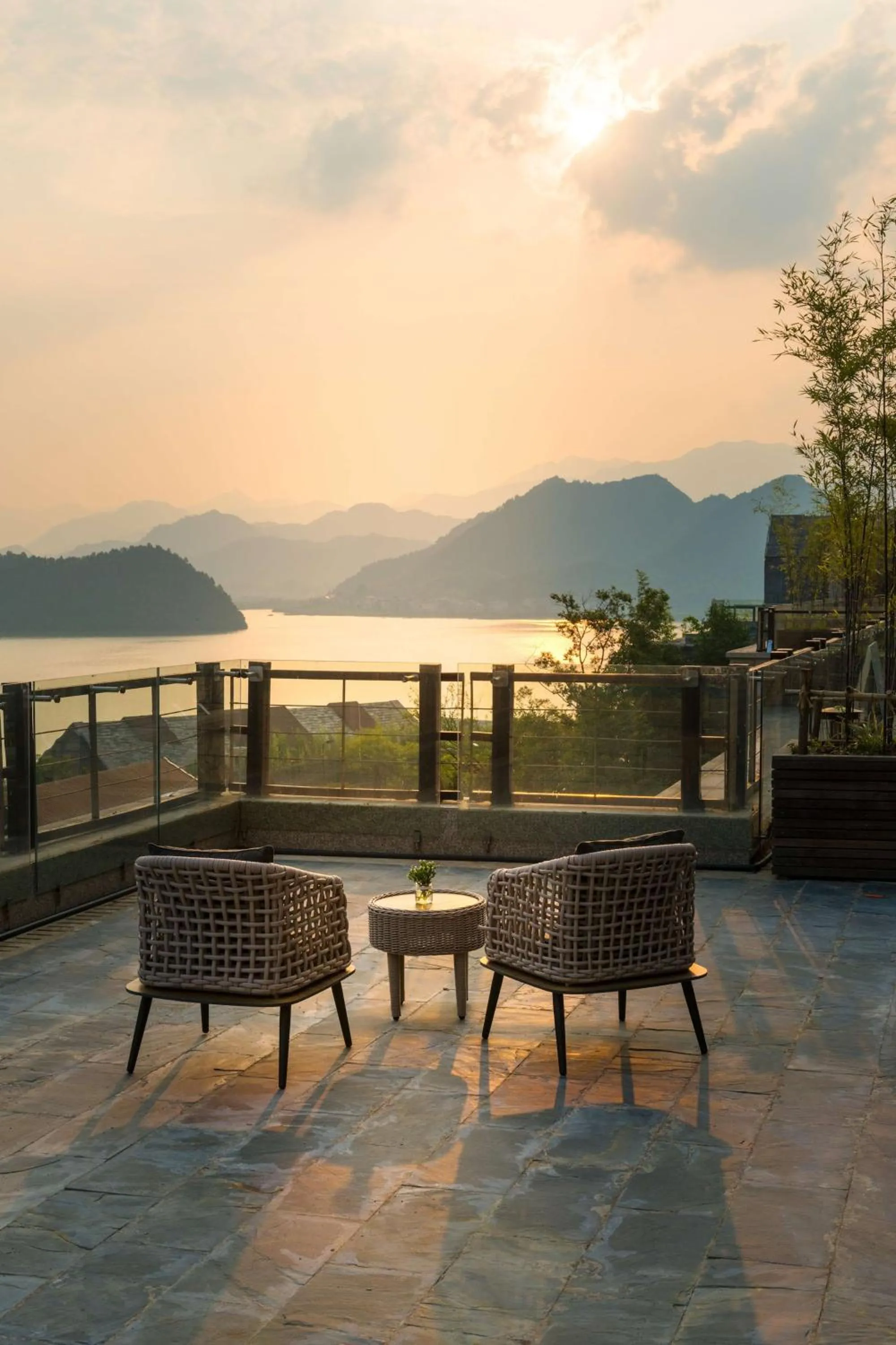 Restaurant/places to eat in Conrad Hangzhou Tonglu